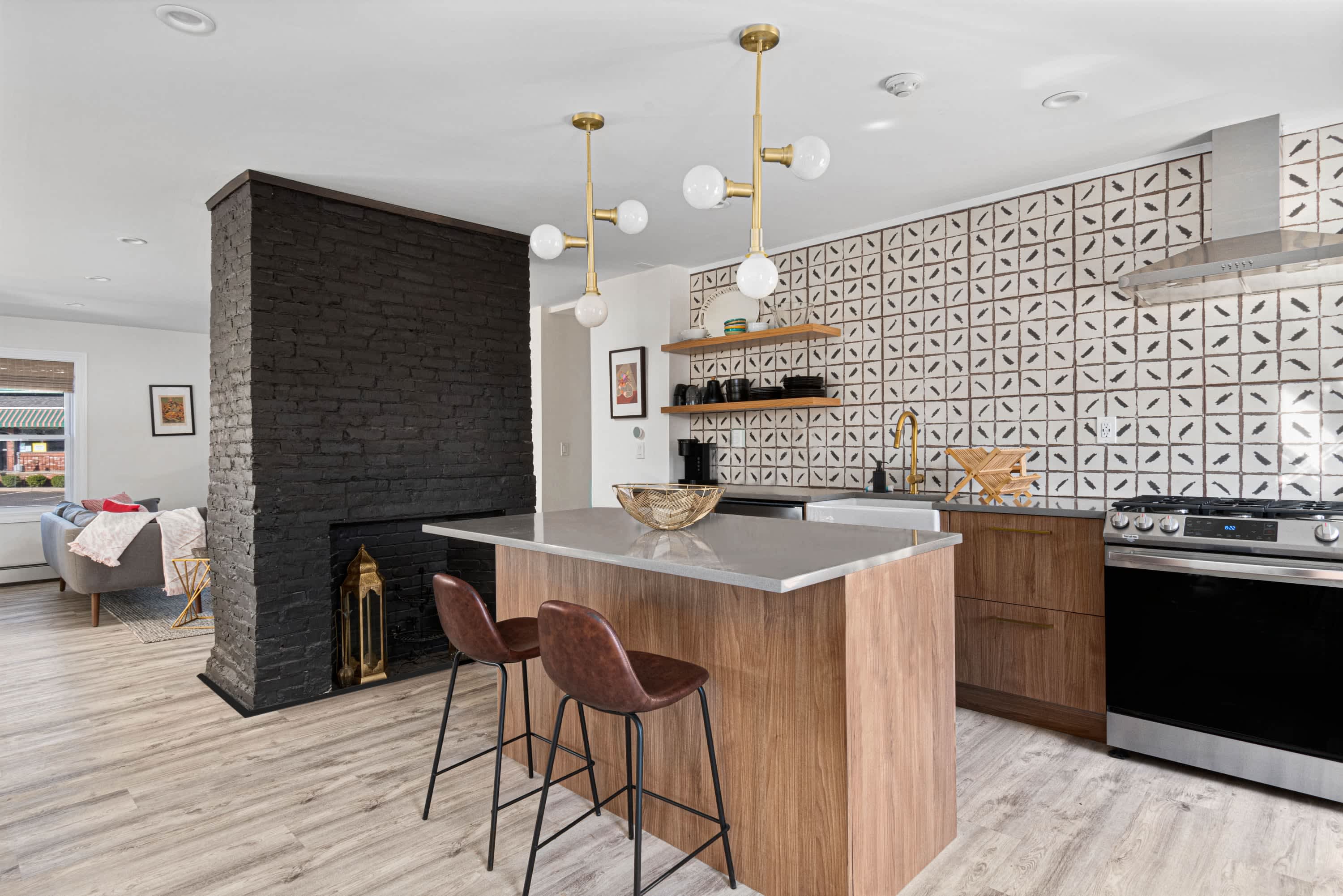 Historic Apartments in Center, Warren - Sleep 16!
