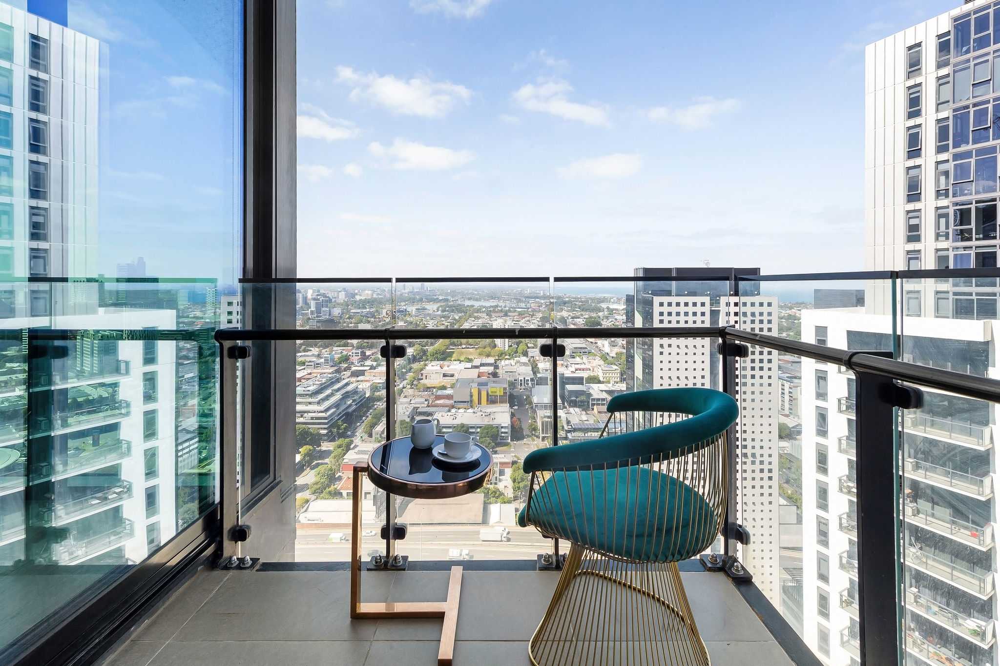 A Cozy 2BR Apt with Panoramic Views, FREE Parking β Southbank, VIC β vacation rental