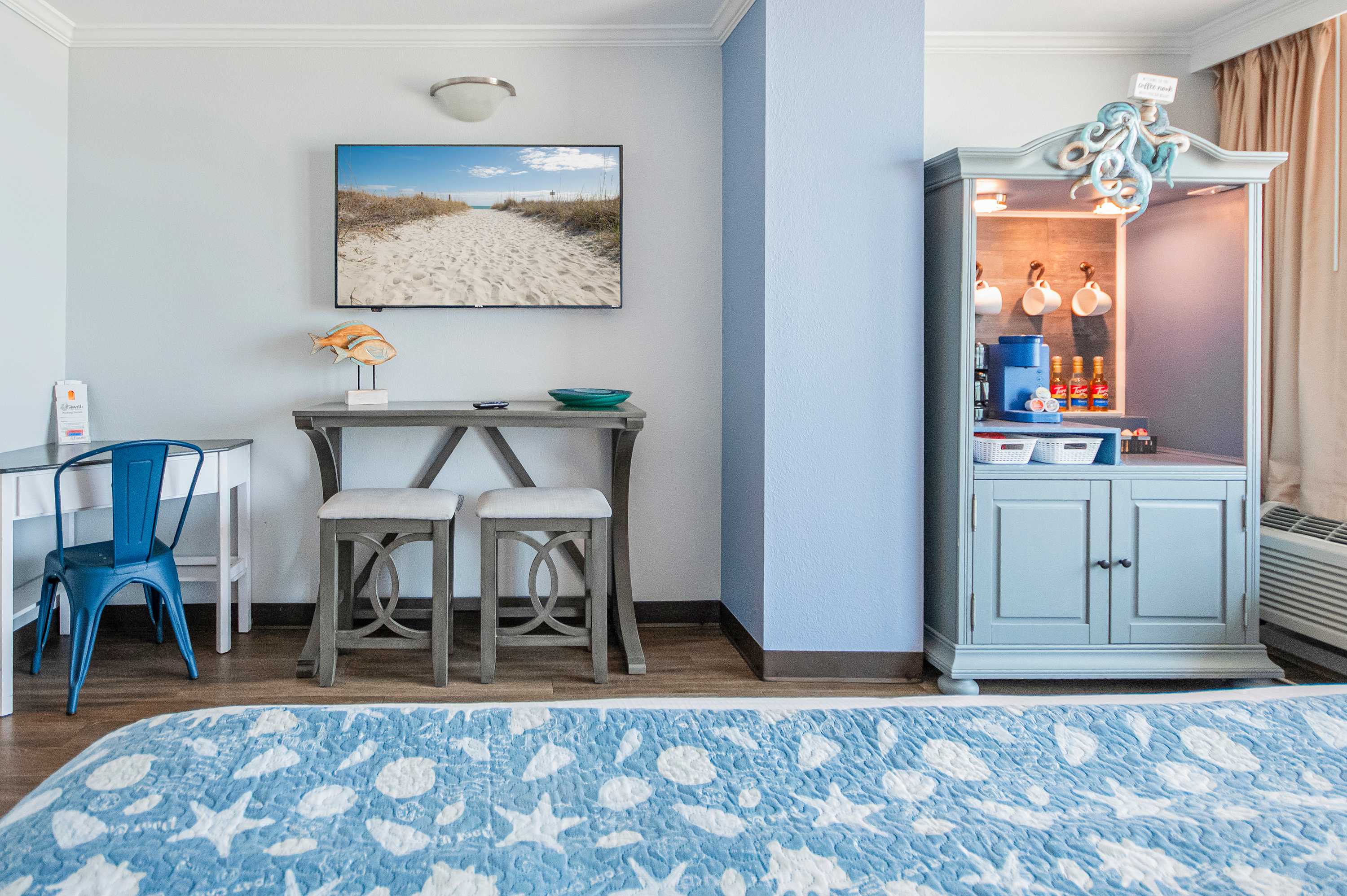 KING bed on the BEACH Pools M61 | Photo 25
