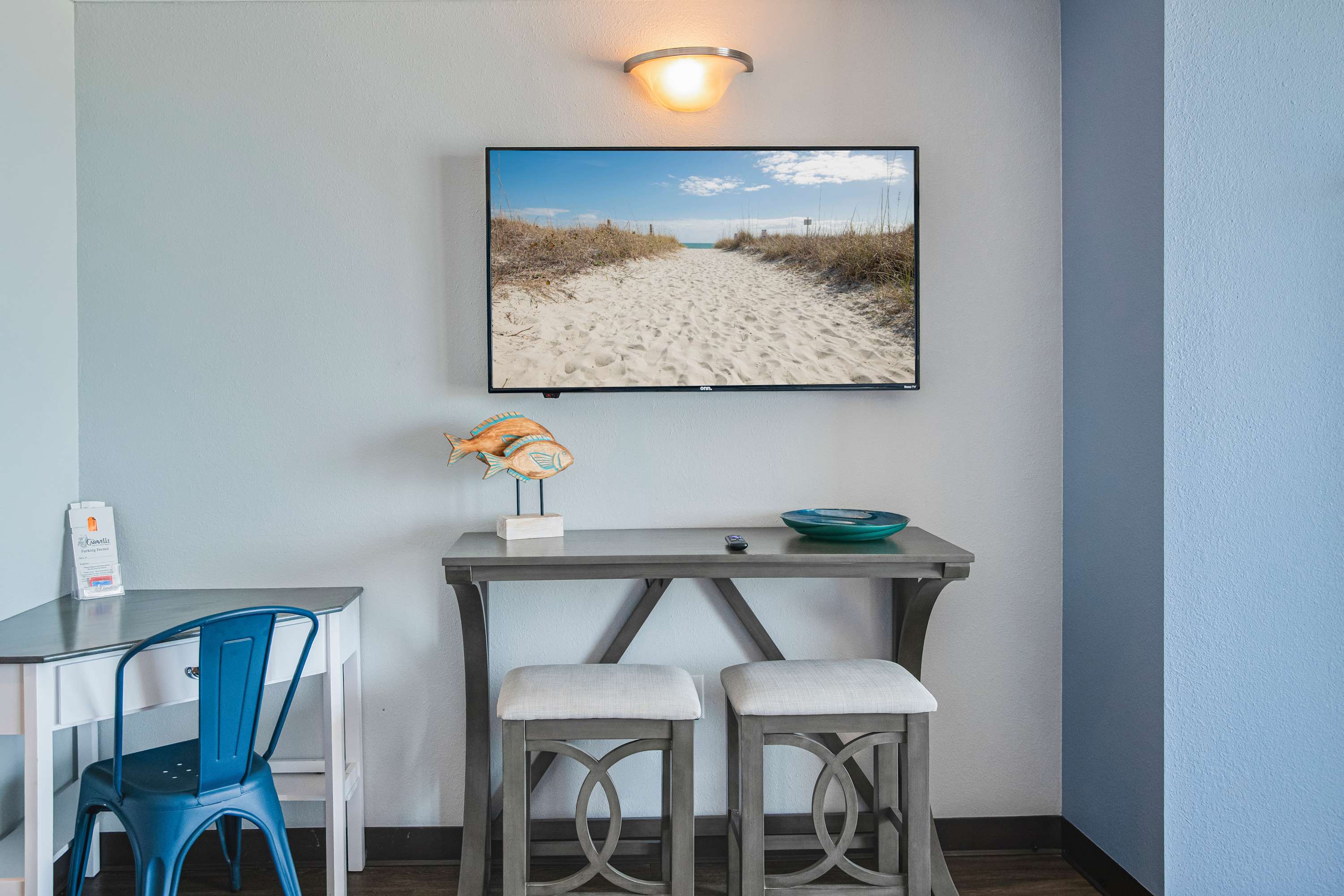 KING bed on the BEACH Pools M61 | Photo 15
