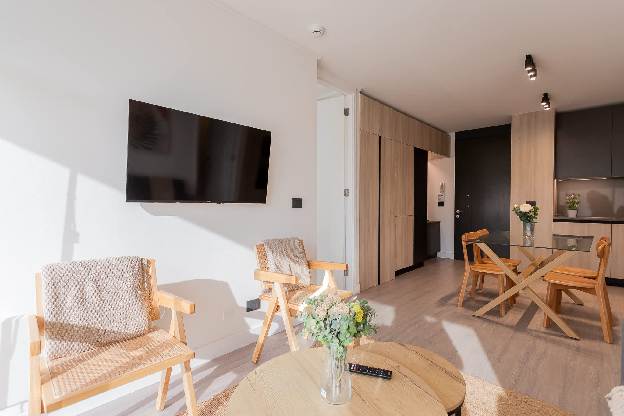 Bright and modern living space with stylish decor, perfect for relaxation and enjoying quality time with loved ones.