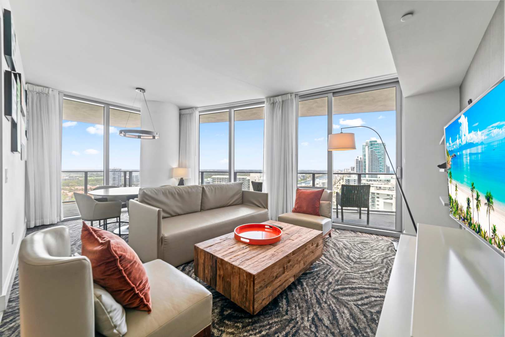 SUNNY BALCONY Beautiful Stay for 2 w Ocean Views Resort Amenities