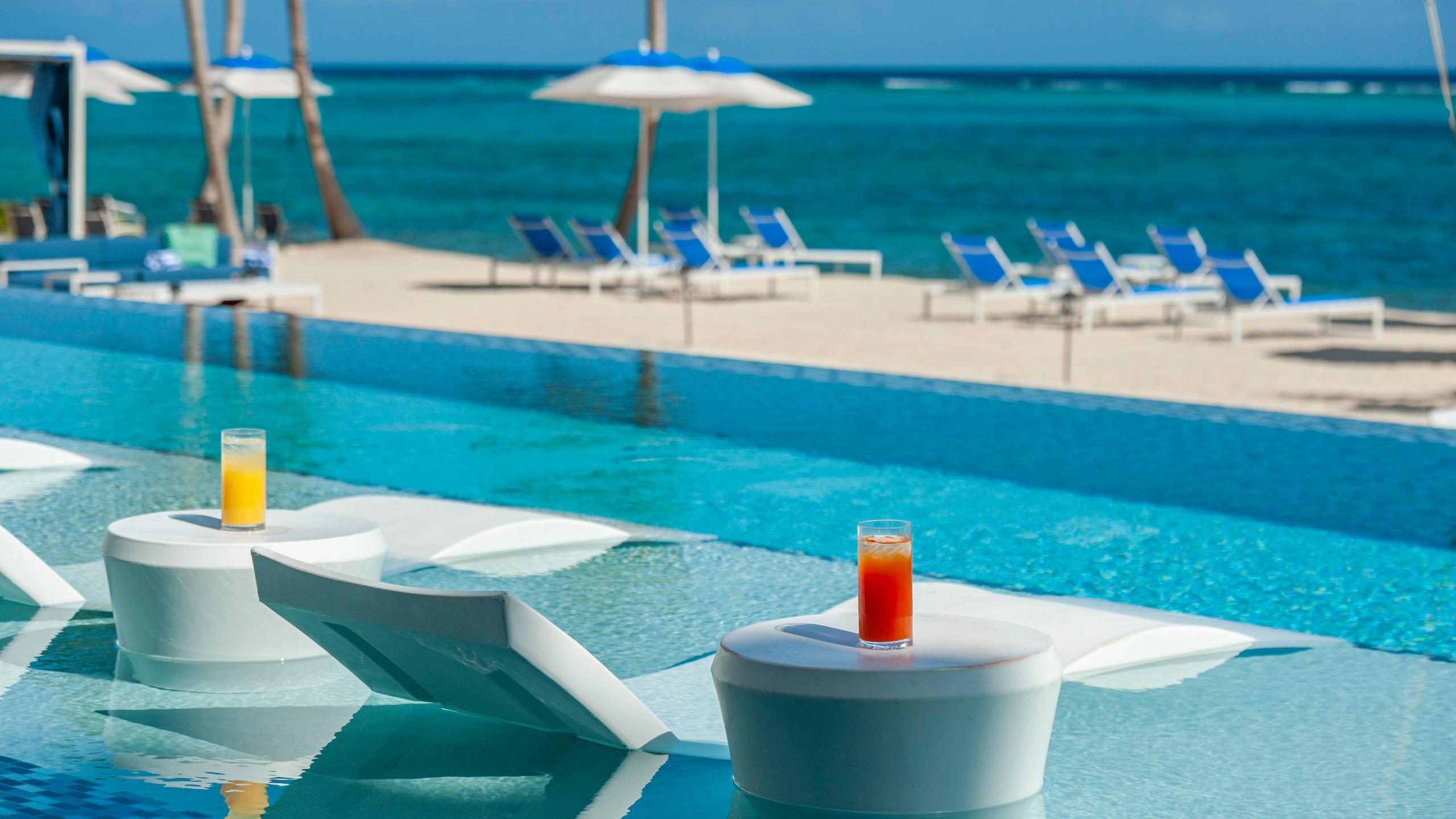 Club Suites 3 BR Oceanfront Suite at Rum Point 2