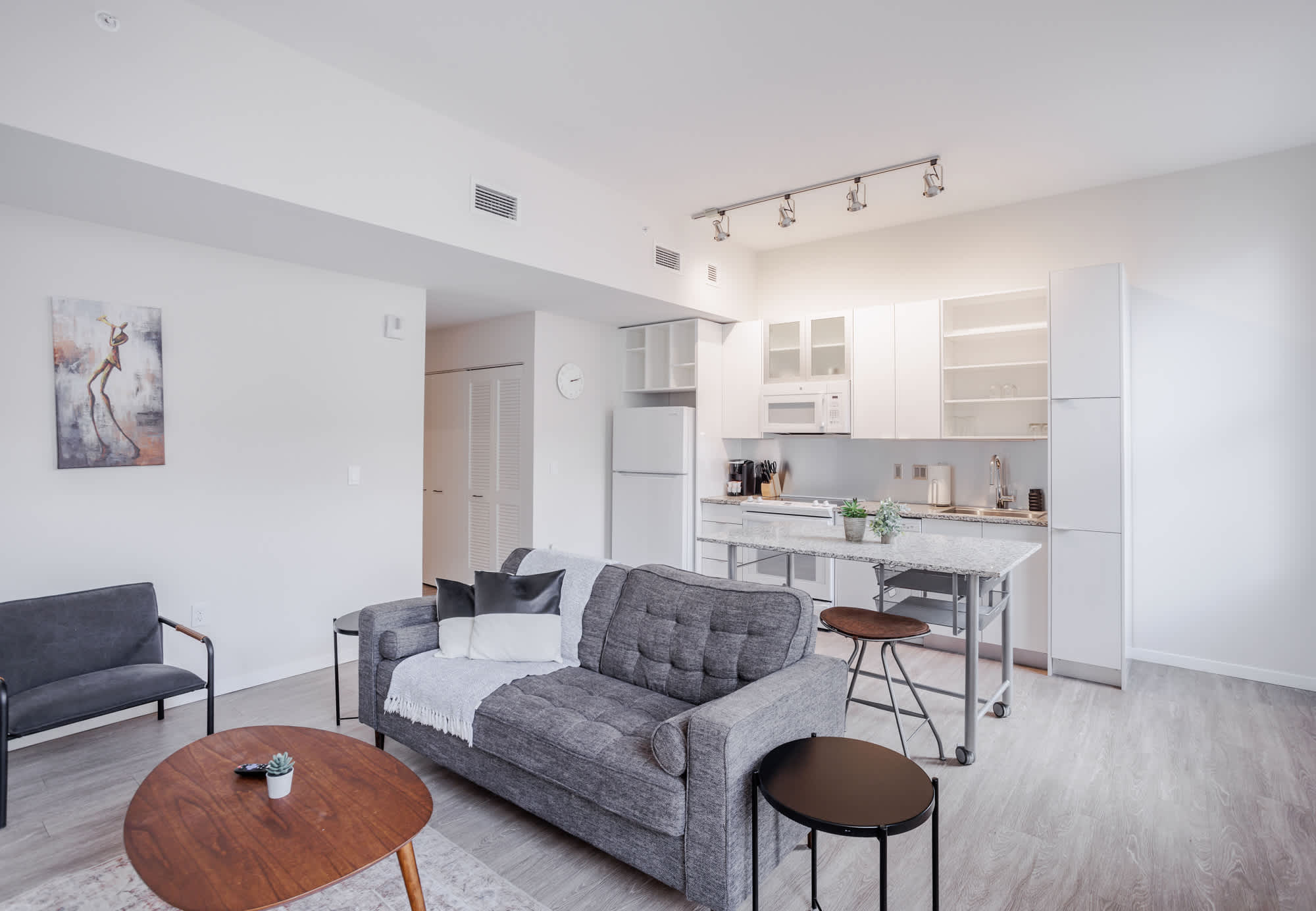 Cozysuites Sky Central 1br | W/ Gym, Clubhouse - Ohio