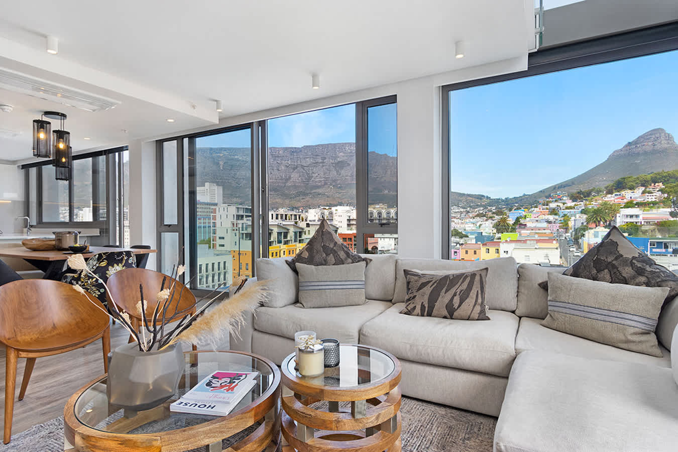 702 on Strand Cape Town - Panoramic Mountain Views — Cape Town, Western Cape — vacation rental