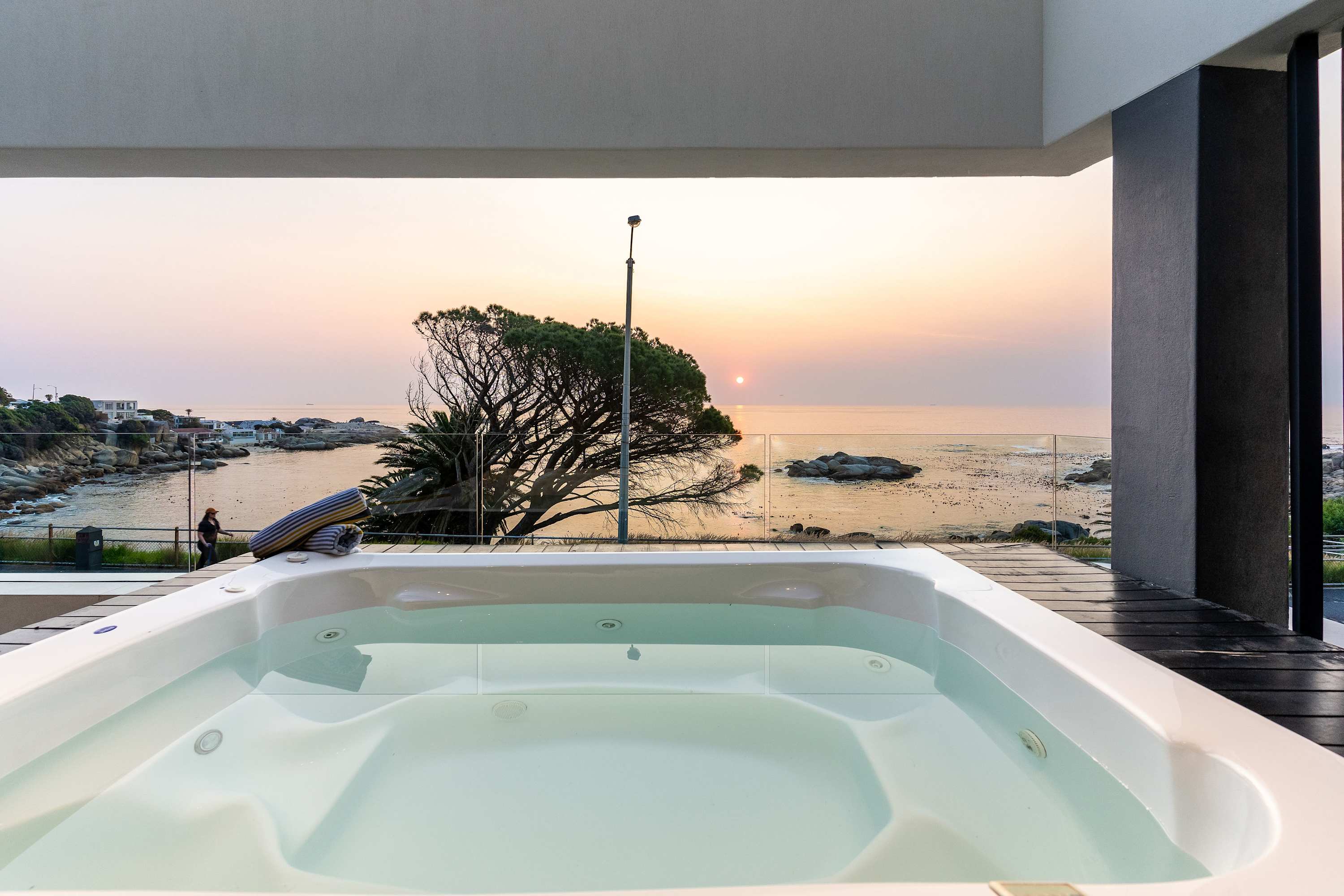 Amashe - Luxury Apartment with jacuzzi & sea views — Cape Town, Western Cape — vacation rental