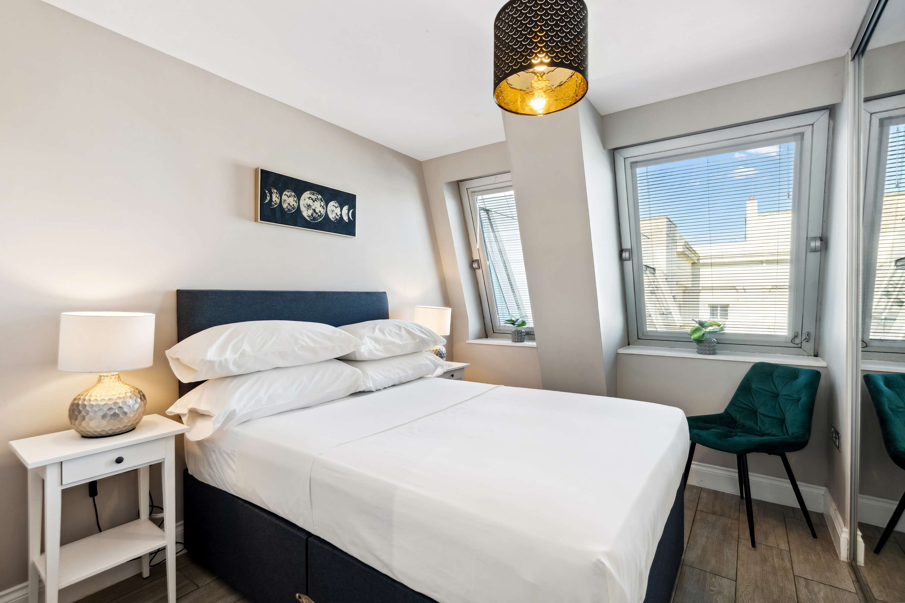 Penthouse Retreat | Rooftop Terrace & Sea Views in Bartholomew Road BN1 1JS - Property image 4 - VivreStays