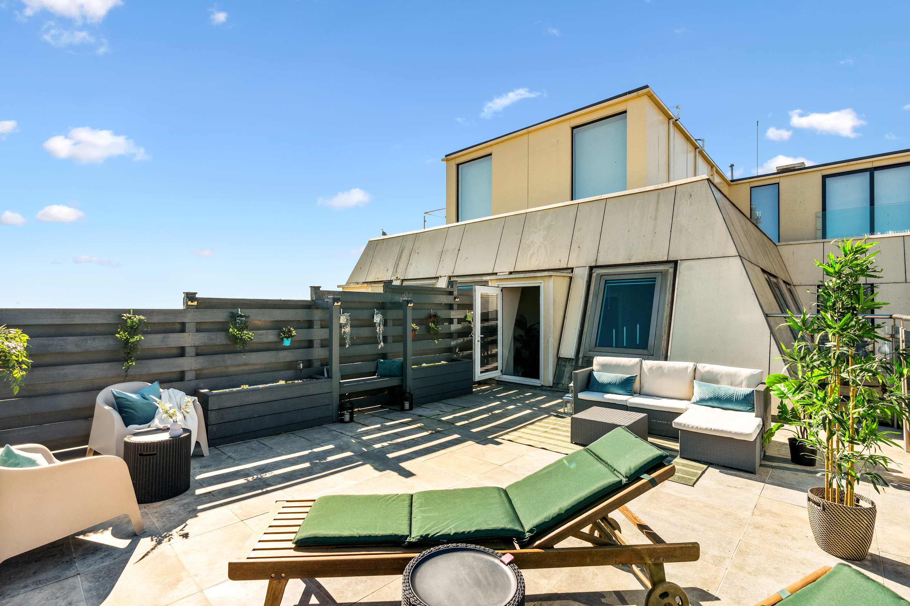 Penthouse Retreat | Rooftop Terrace & Sea Views in Bartholomew Road BN1 1JS - Property image 15 - VivreStays