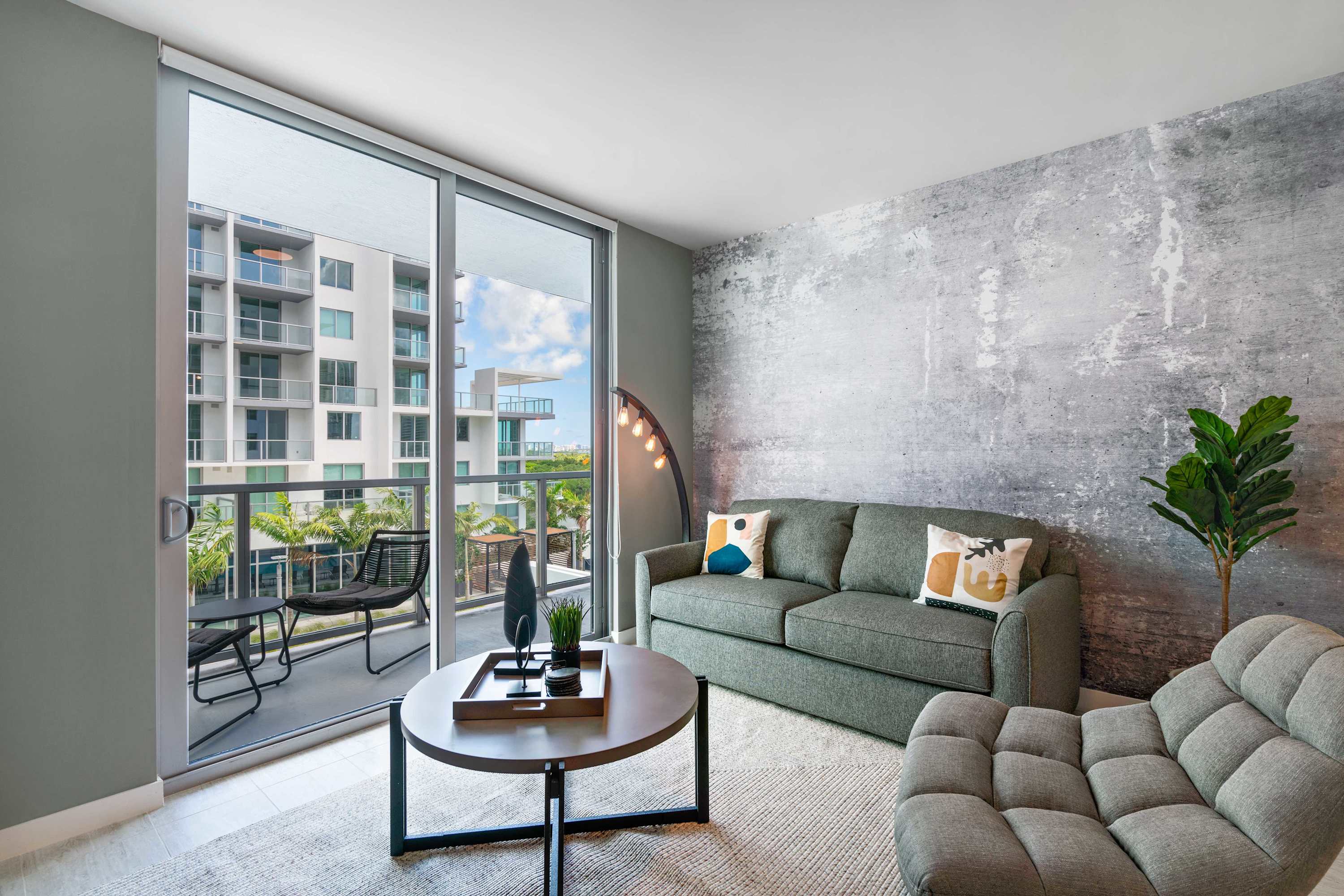 Modern Decor W/ Bay Views 1 Bdrm Condo - Picture 1
