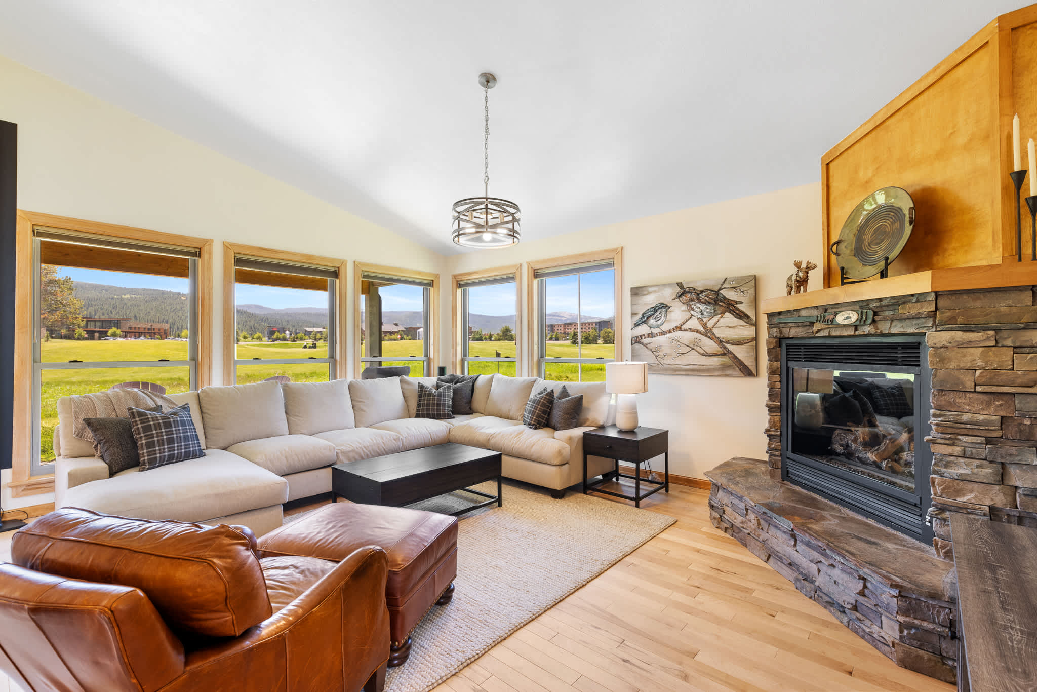 *New Listing* 4 Bedroom House w/ Private Hot Tub — Big Sky, MT — vacation rental
