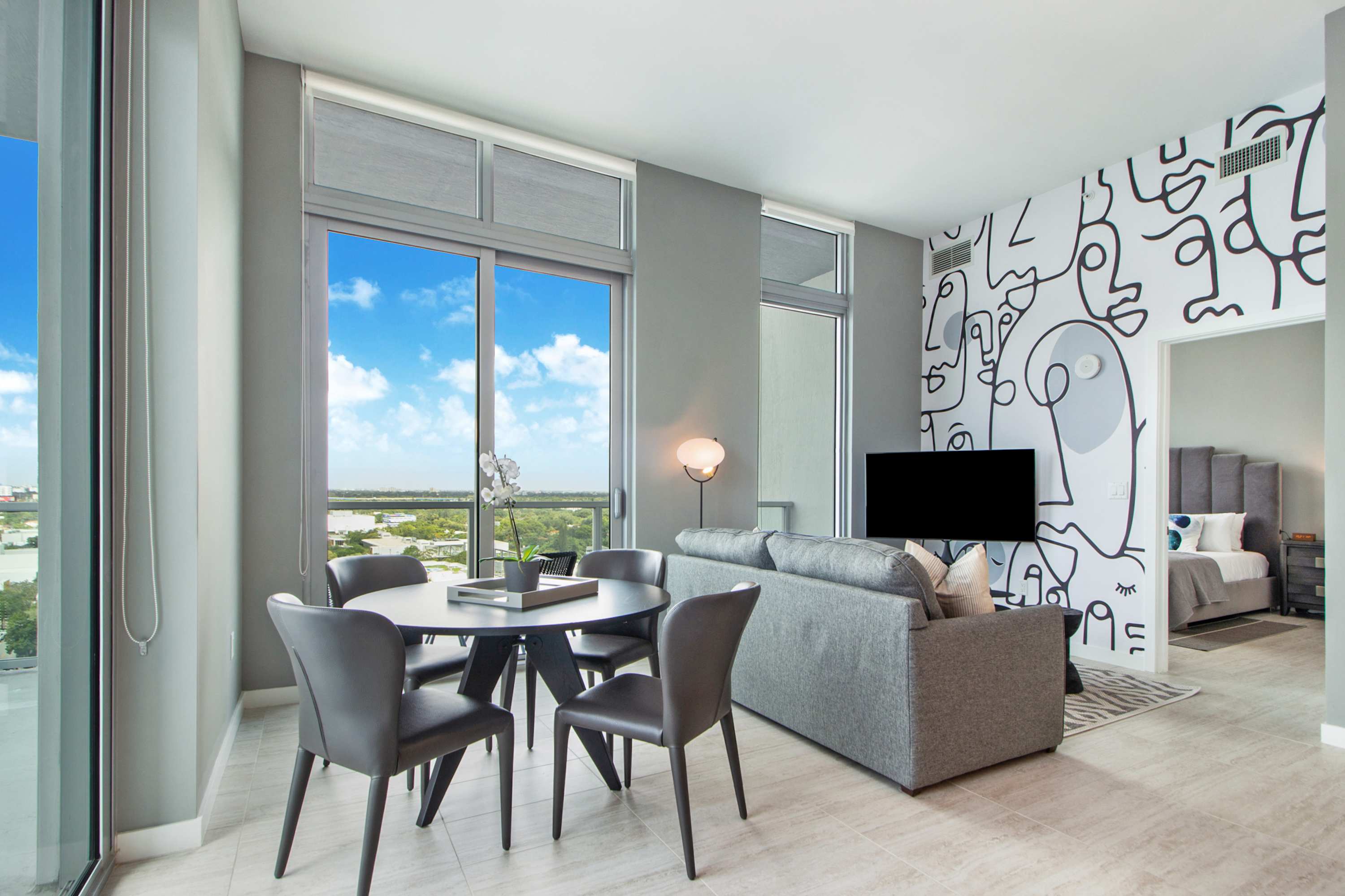 Cool 1 Bdrm Penthouse With Amazing Skyline Views - Picture 1