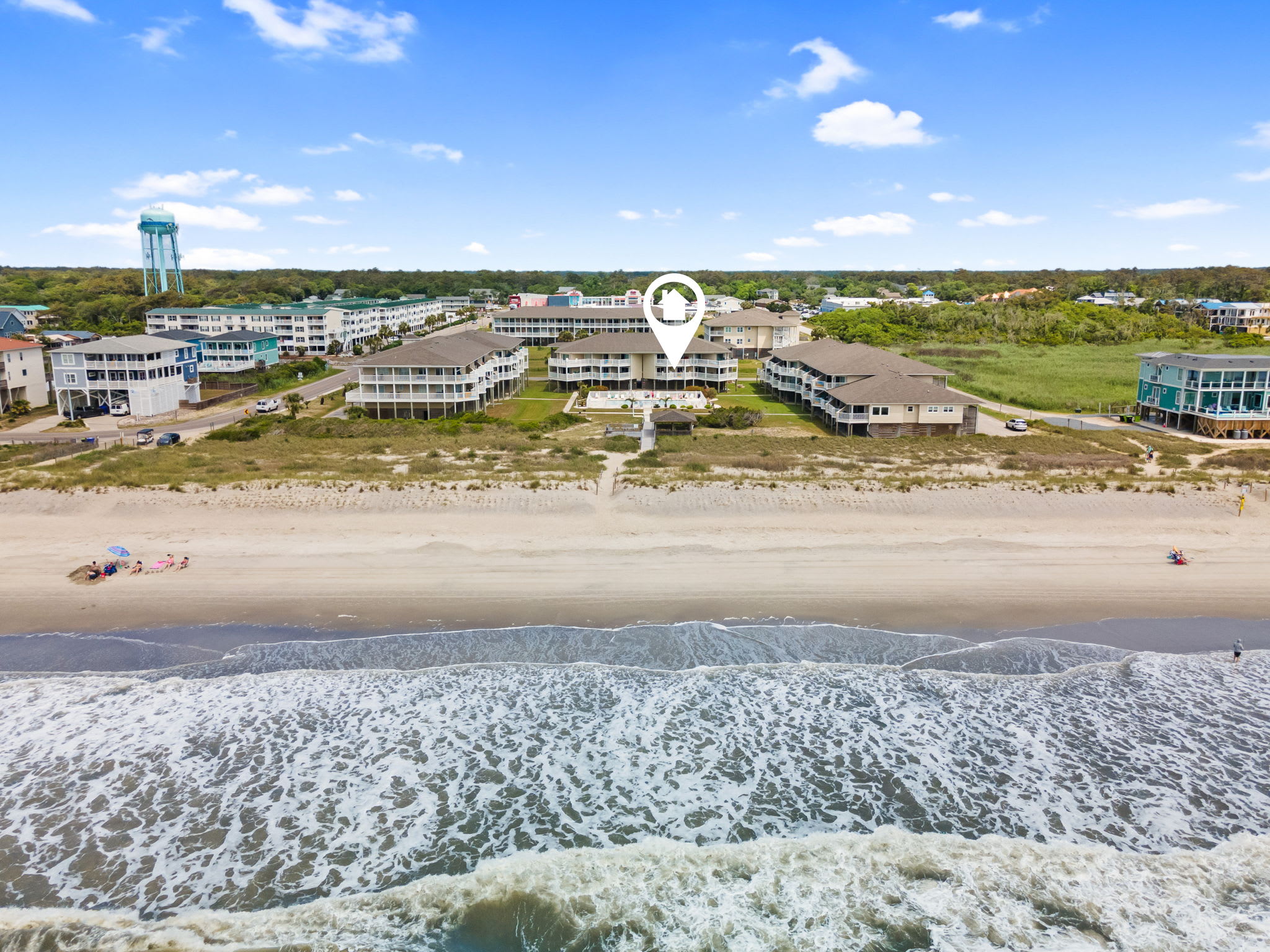 Southern Shores, Oak Island Oceanfront with Pool, Villa