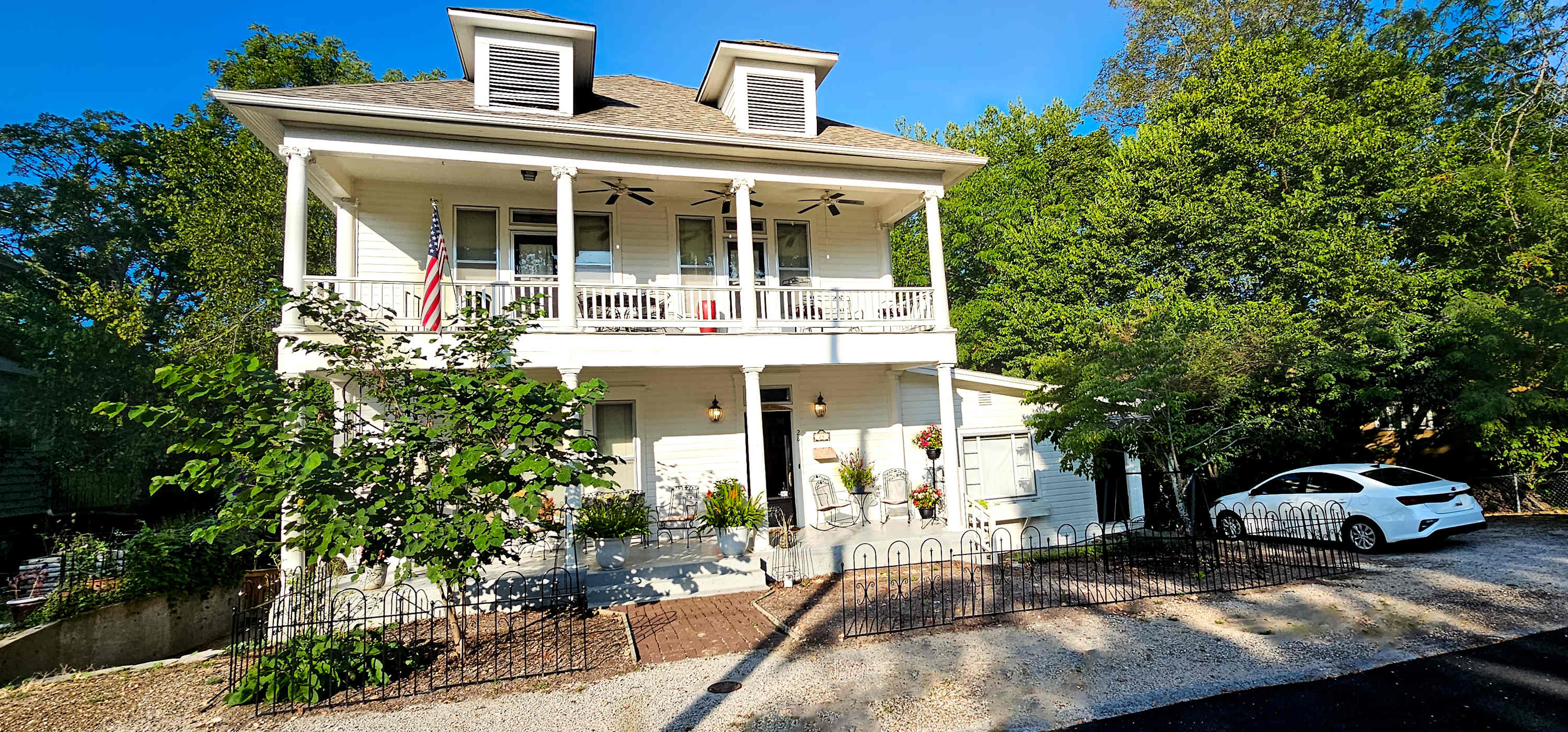 Historic Bed & Breakfast 8 Bedrooms, Groups/family — Eureka Springs, AR — vacation rental