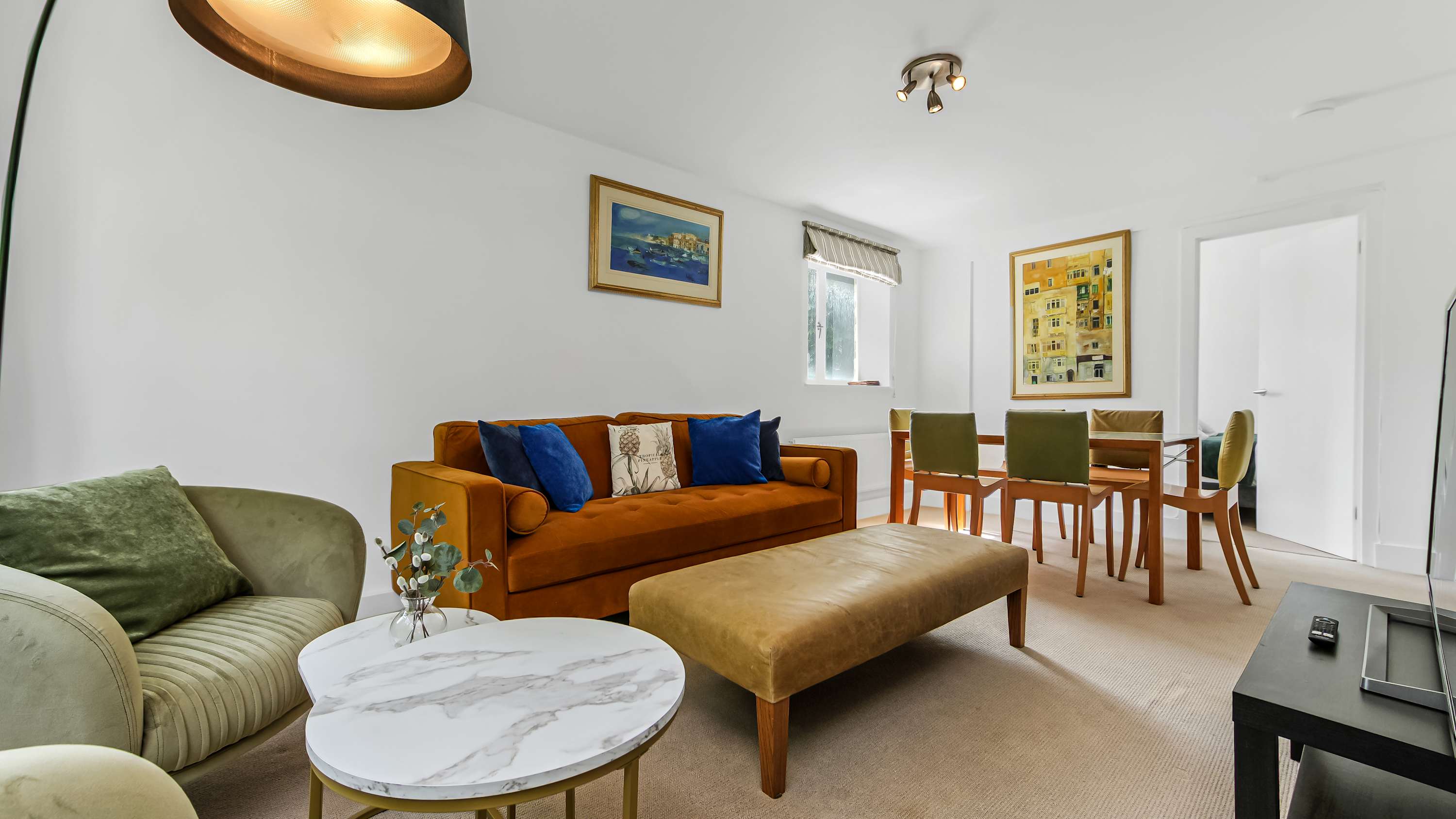 Lovely 3 Bedroom Apartment in Holland Park! — London, England — vacation rental