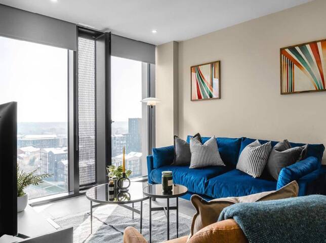 Bright & Comfortable 2-Bed Apartment near City Cen β West Midlands, England β vacation rental