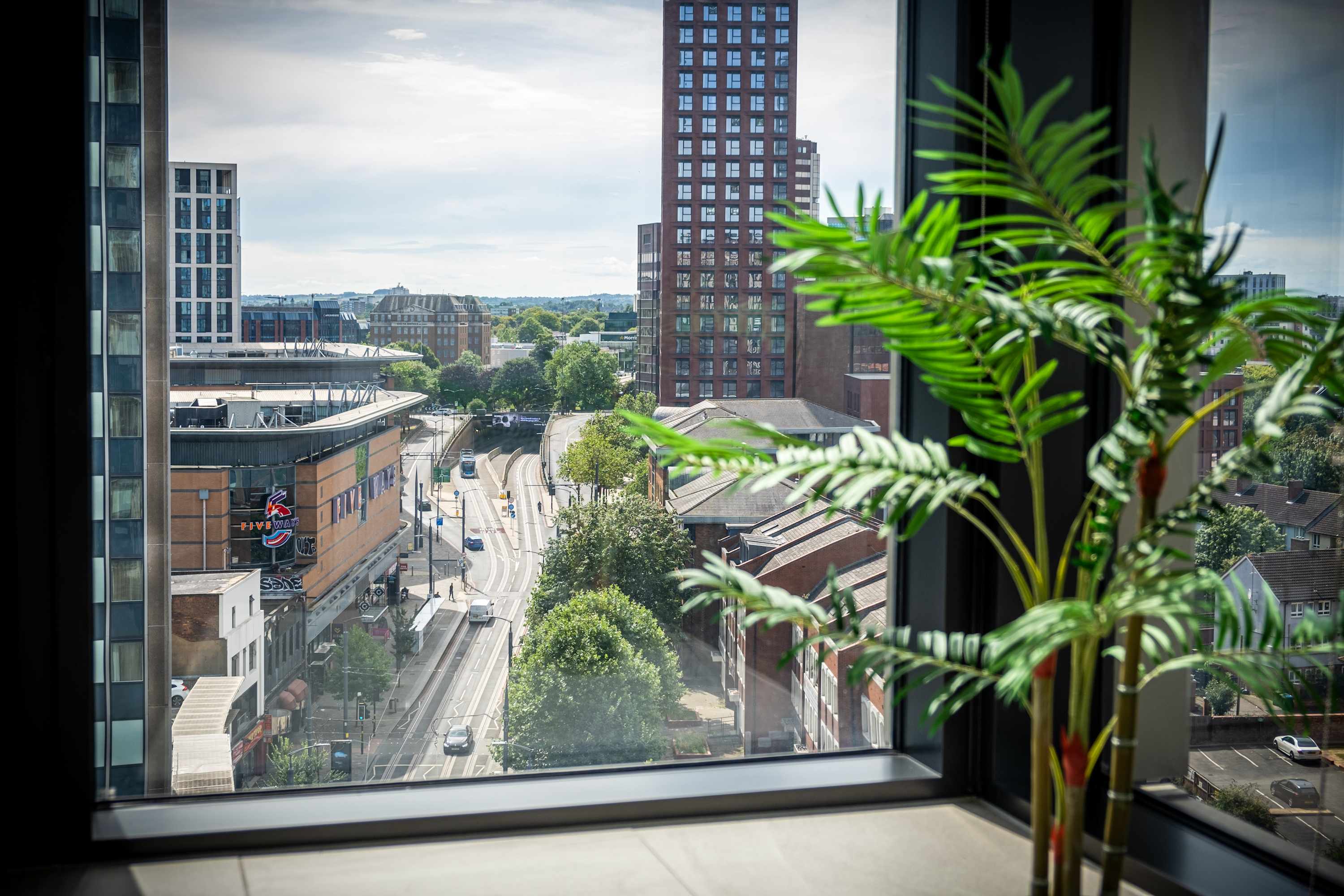 View Bright & Comfortable 2-Bed Apartment near City Cen in Broad Street 218 B1 Bright & Comfortable 2-Bed Apartment near City Cen in Broad Street 218 B1 - Property image 28 - VivreStays