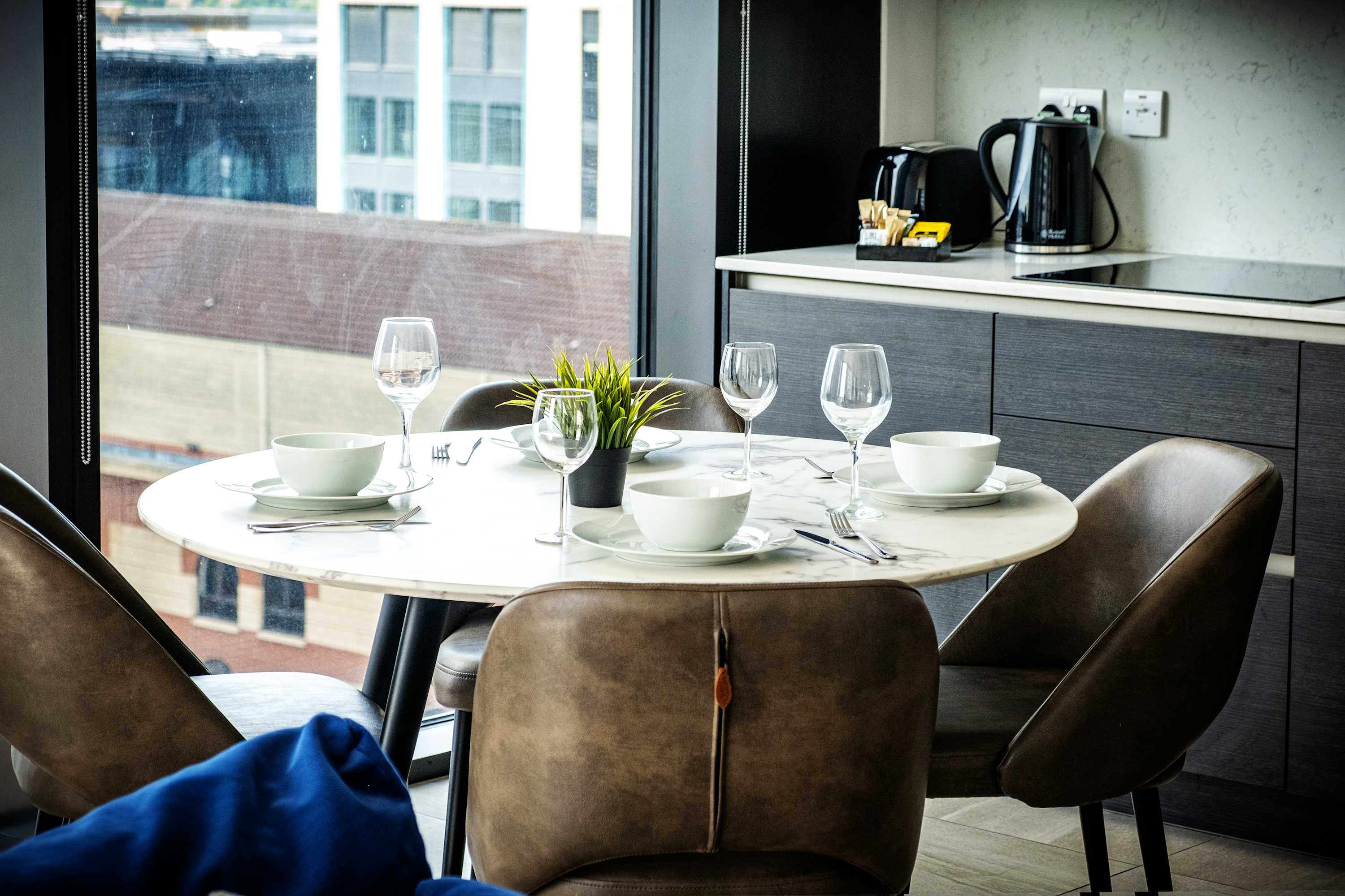 View Bright & Comfortable 2-Bed Apartment near City Cen in Broad Street 218 B1 Bright & Comfortable 2-Bed Apartment near City Cen in Broad Street 218 B1 - Property image 26 - VivreStays
