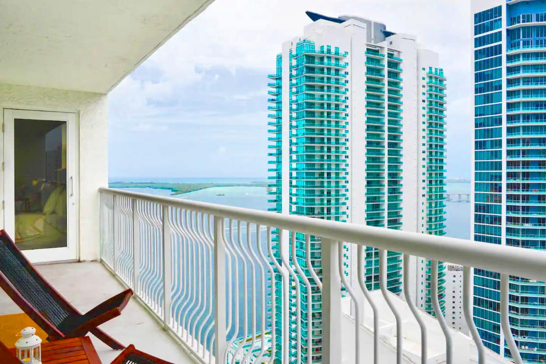 2br + Rooftop Pool | Free Parking Included - Miami, FL