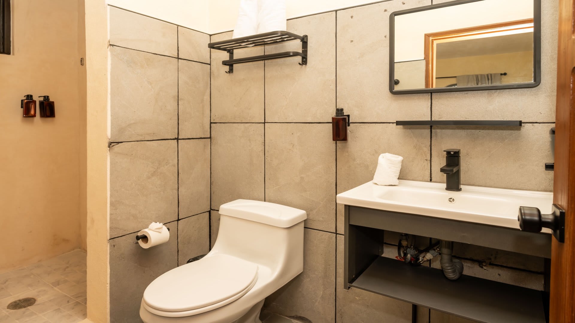 Cozy Cancún Studio with Outdoor Dining & Park View 5