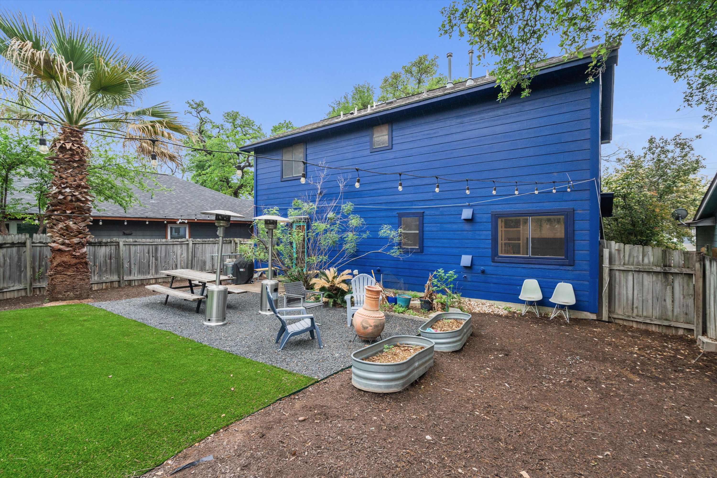 Downtown, UT, Walkable, East Austin Gem