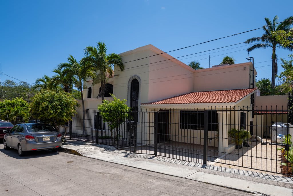 Breezy Studio in Cancún with Balcony & Park View 5