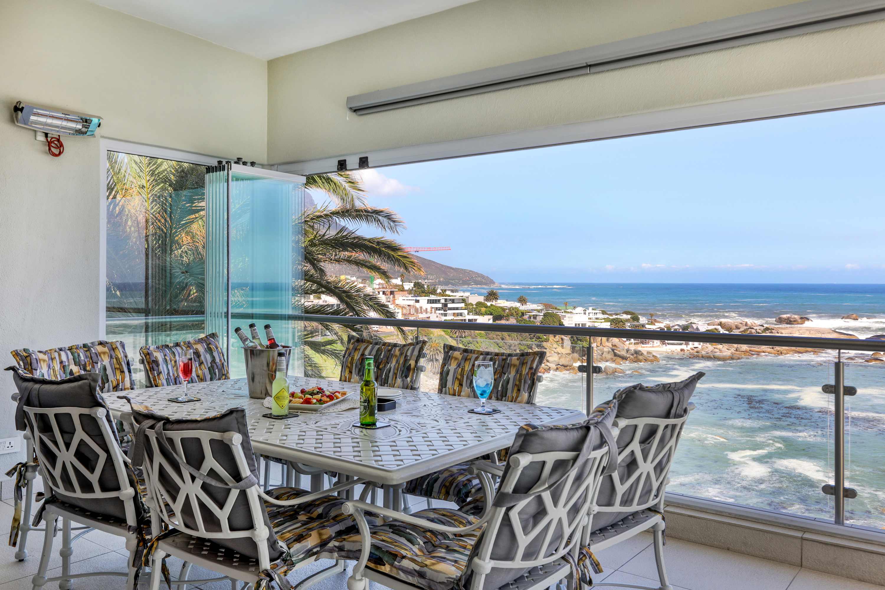 Cape Nights - Stylish Villa, Panoramic Views, Pool — Cape Town, Western Cape — vacation rental