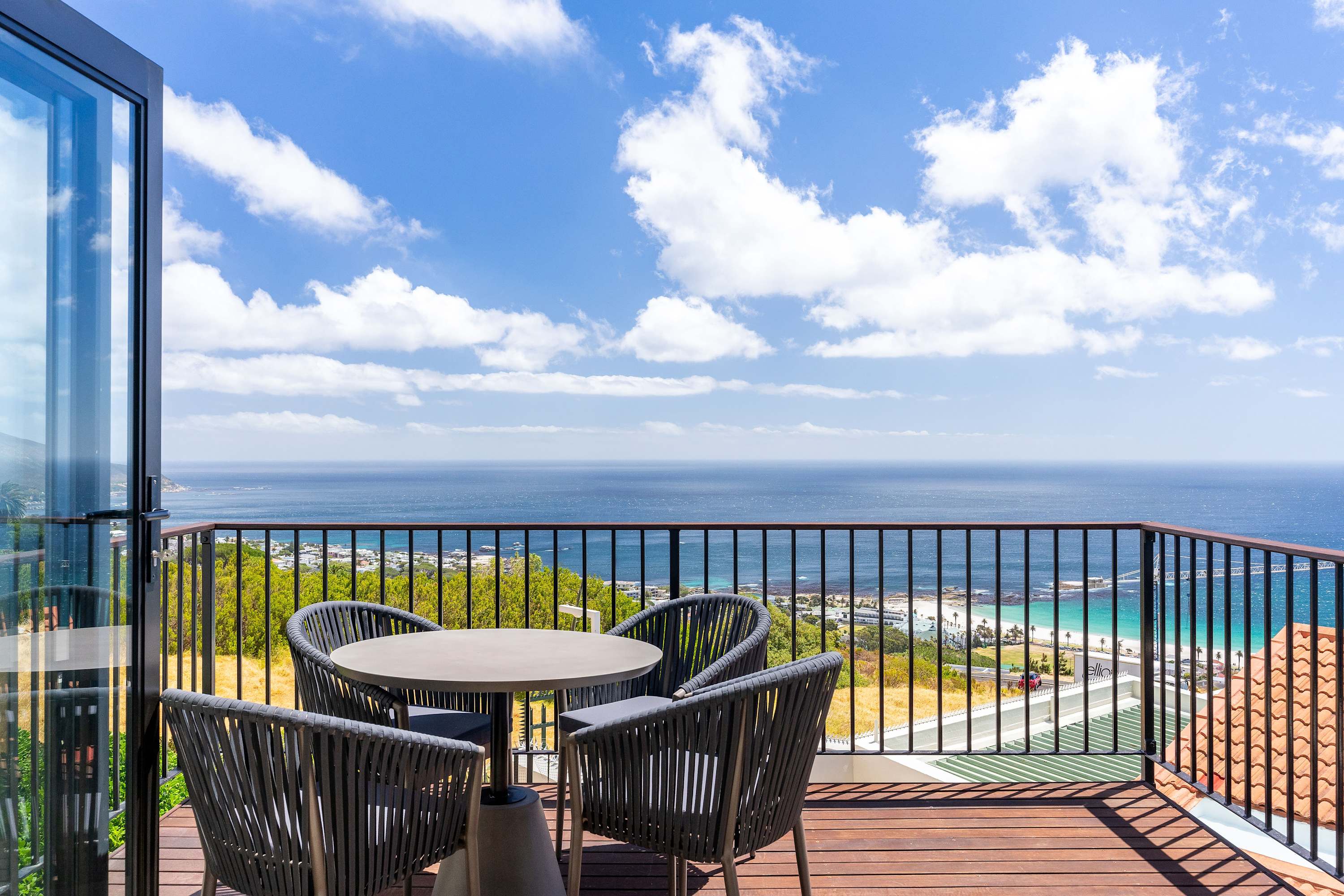 Camps Bay Nest - Townhouse with ocean views — Cape Town, Western Cape — vacation rental