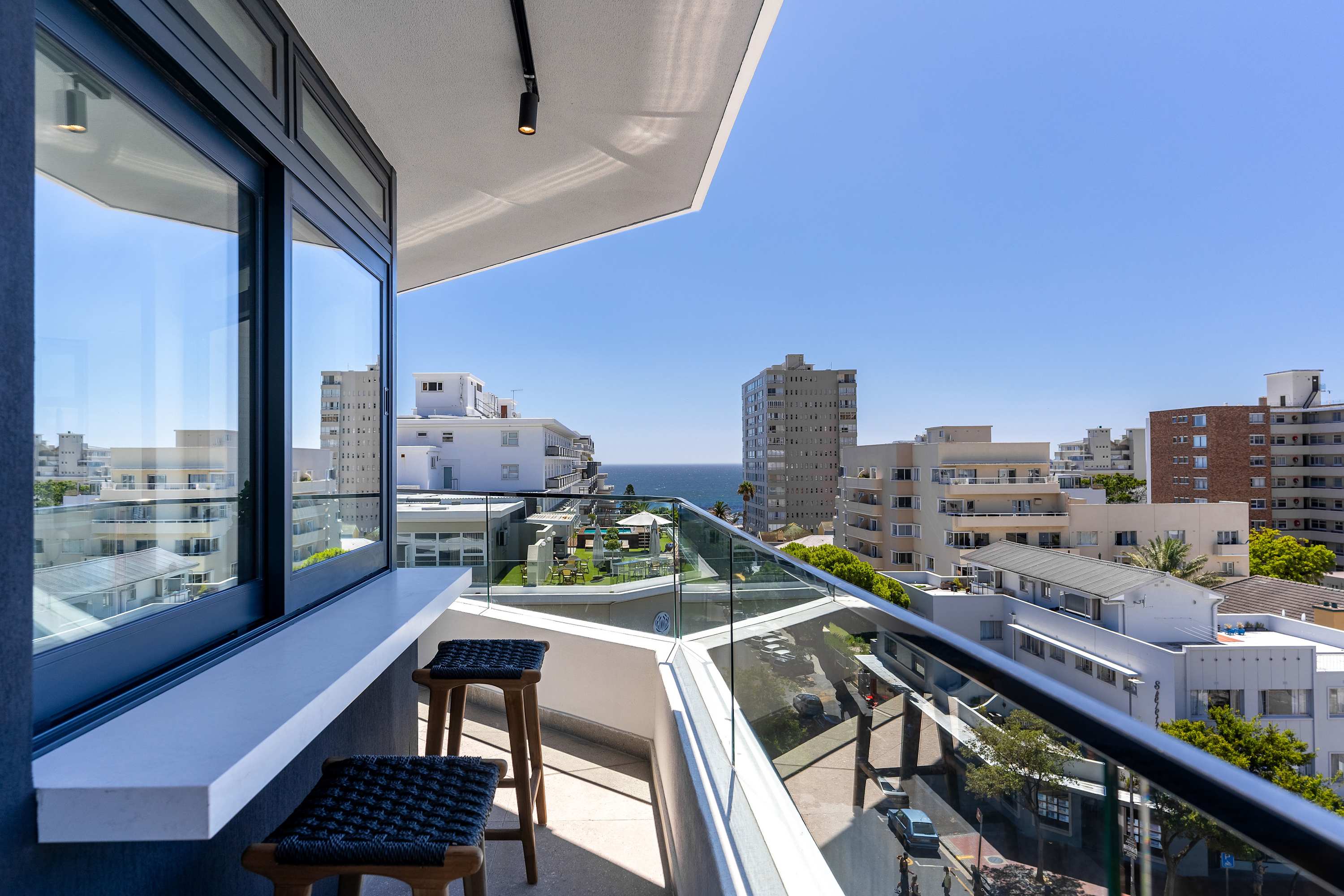 Diamond Views - Luxury Sea Point Apt with views — Cape Town, Western Cape — vacation rental