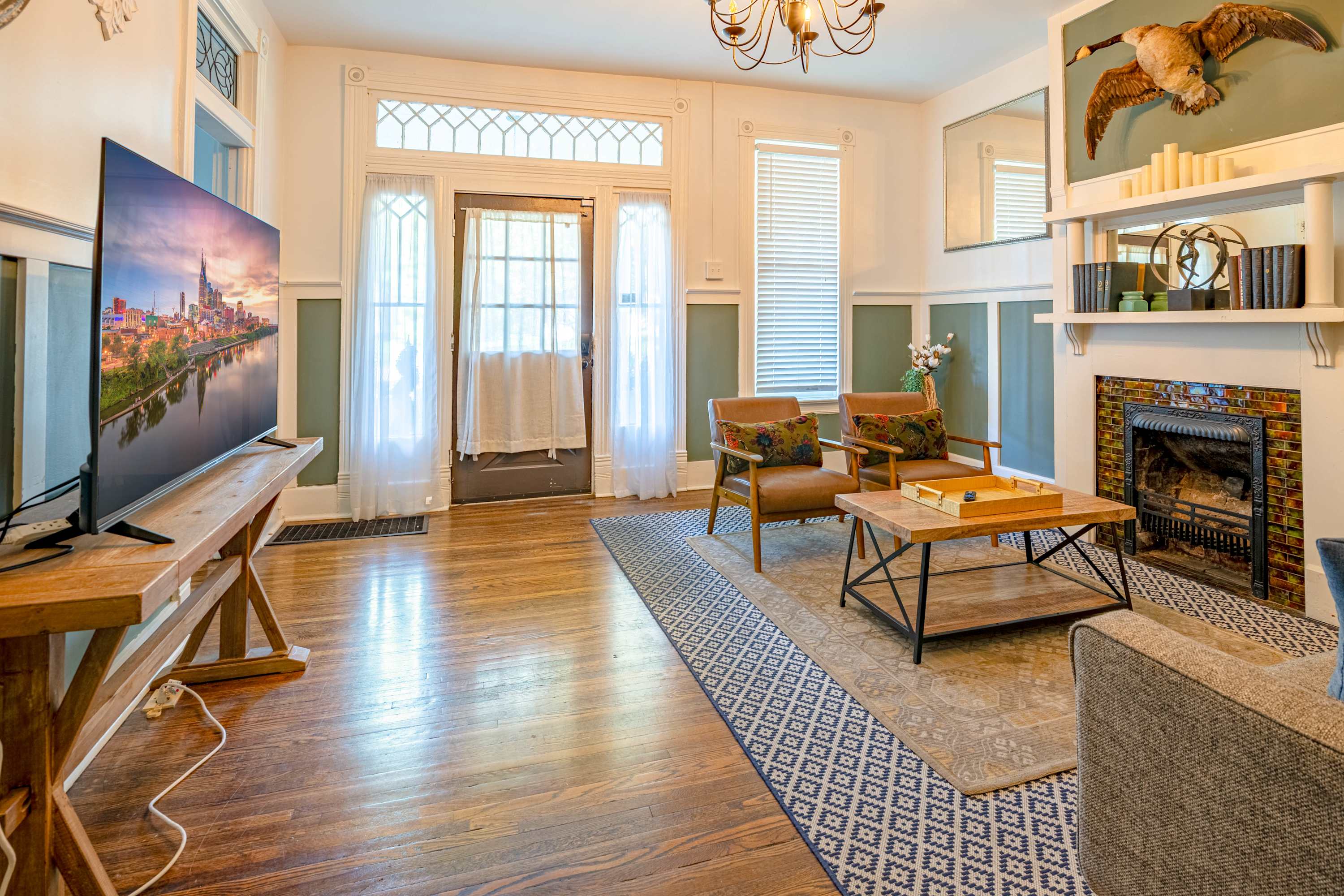 East Nash Bungalow | Fire Pit + Yard | Sleeps 6
