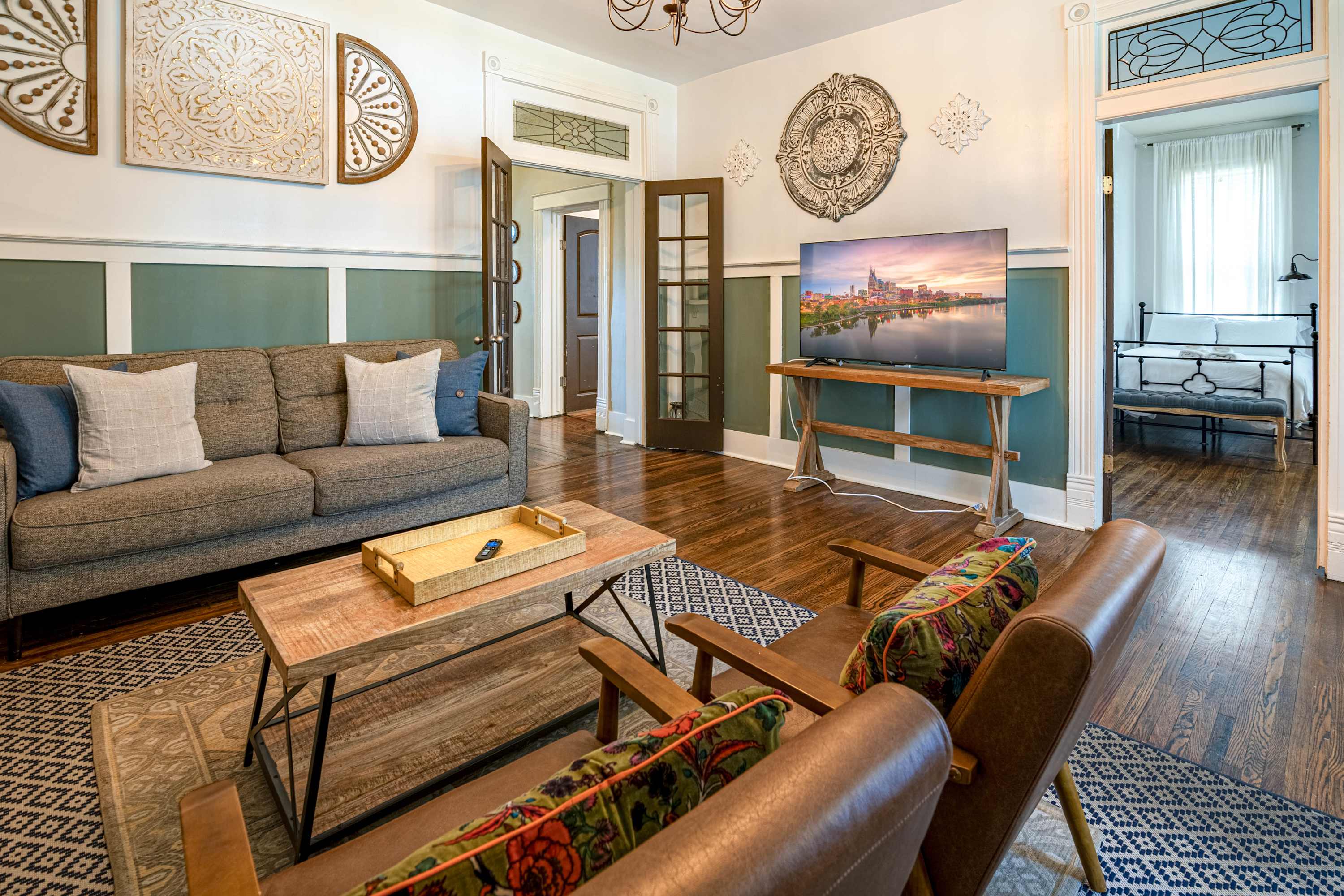 Five Points Craftsman | Porch + Fire Pit |Sleeps 6