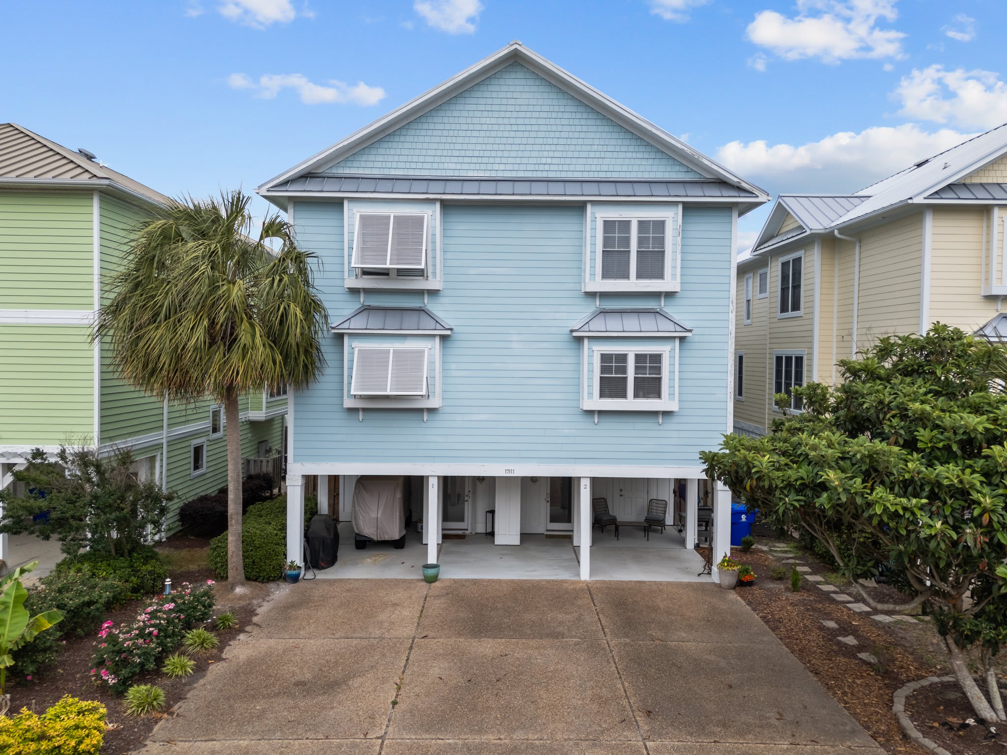 Steps to the Sand in Carolina Beach, Sleeps 10! Villa