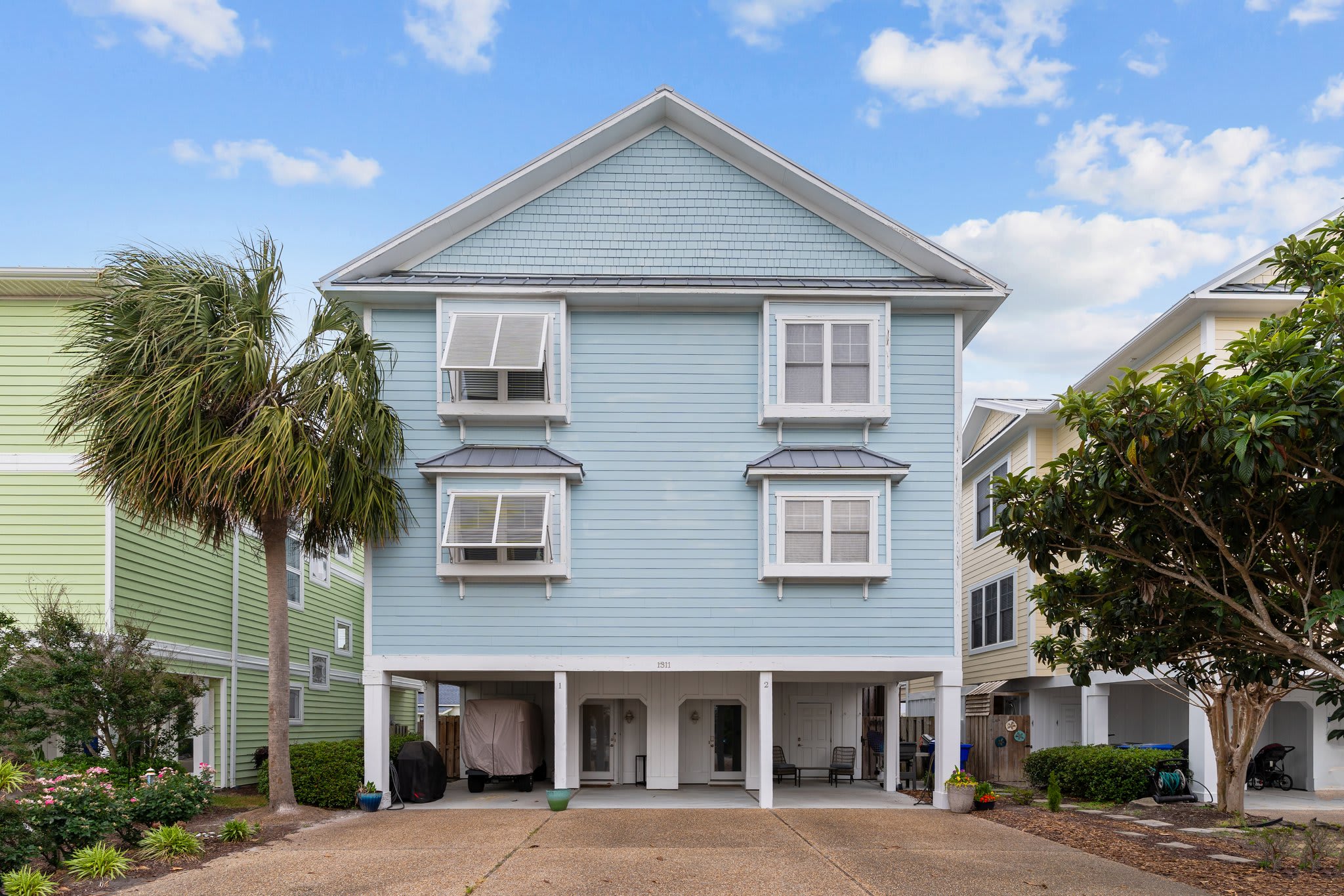 Steps to the Sand in Carolina Beach, Sleeps 10! Villa 2