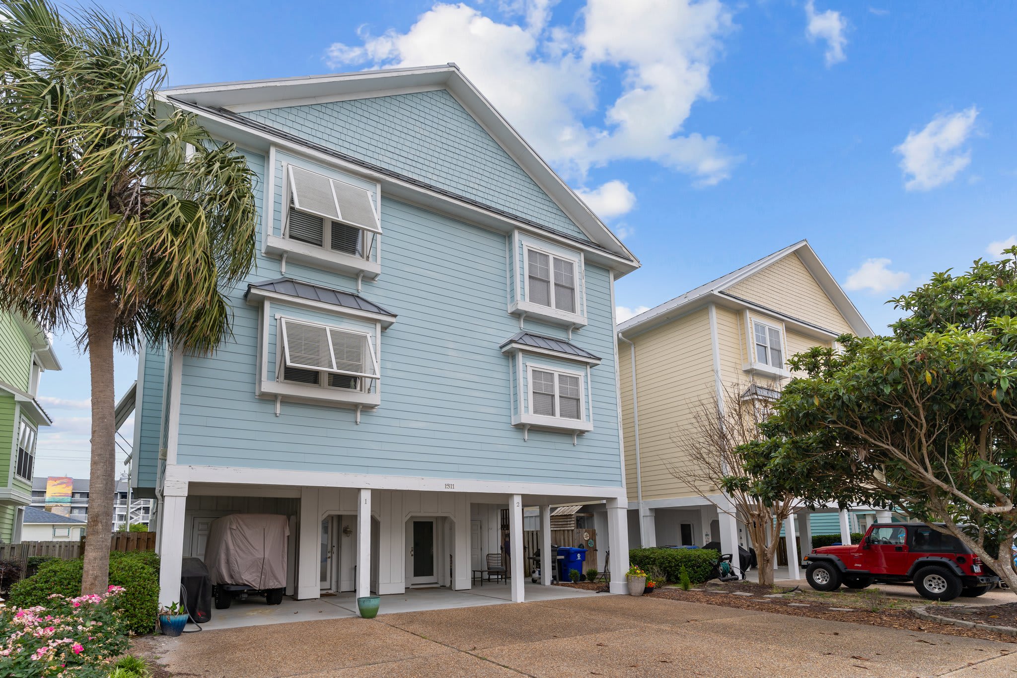 Steps to the Sand in Carolina Beach, Sleeps 10! Villa 3