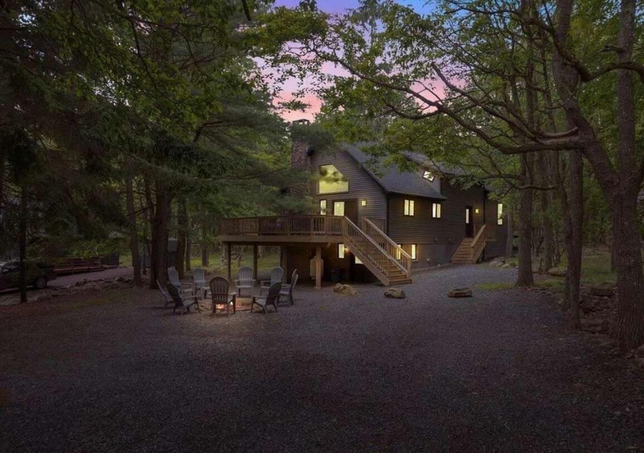 Twilight by the Fire Soft lighting and forest shadows create the
perfect vibe for winding down the day outdoors.