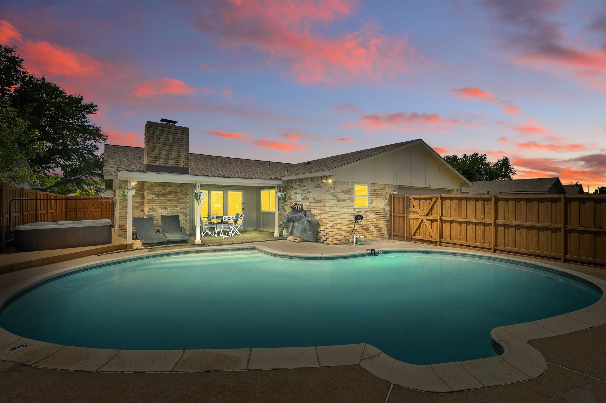 Modern & Chic 4-BD/2-BA | Pool, Hot Tub, BBQ Grill — Carrollton, TX — vacation rental