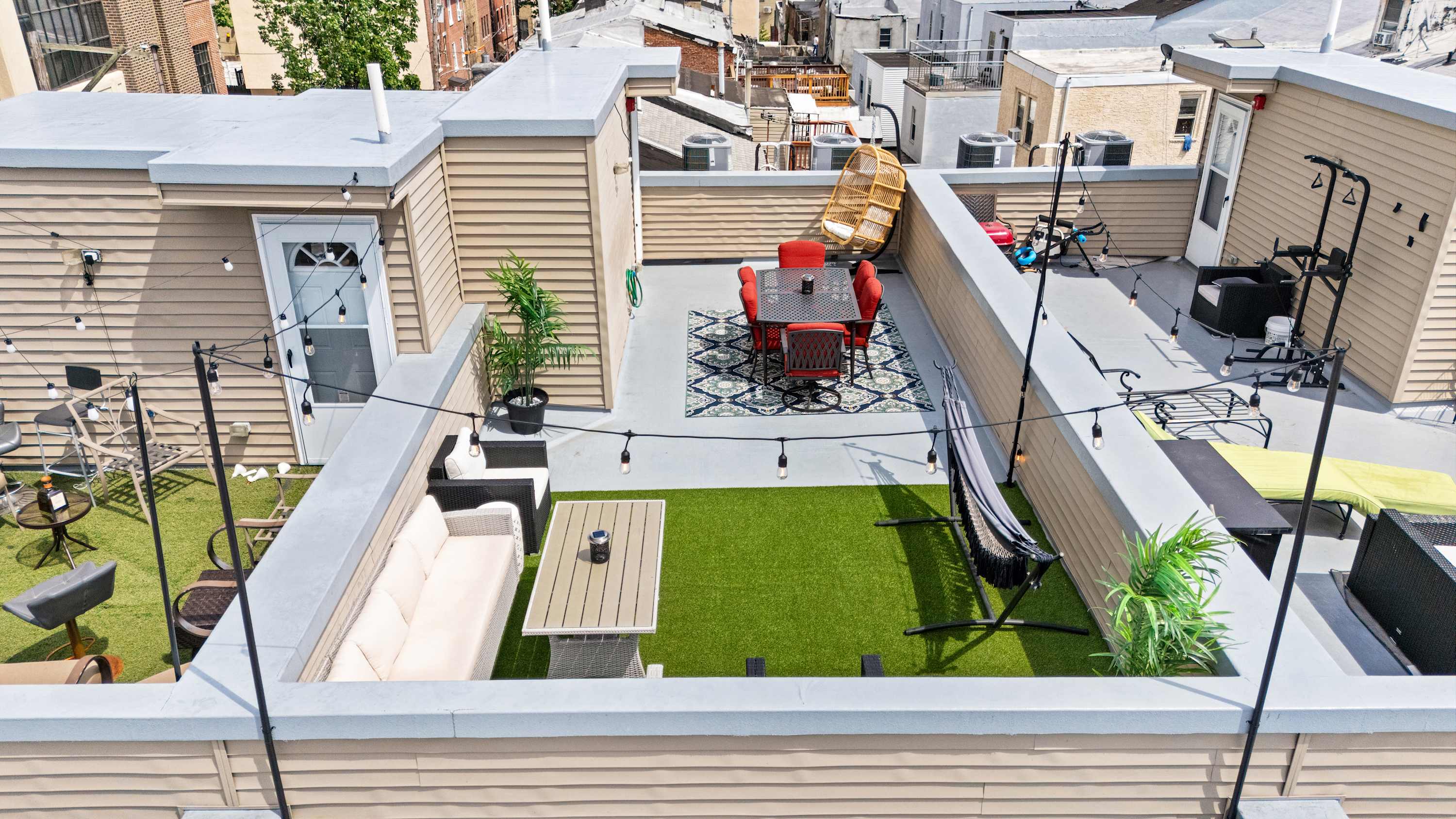 Roof Deck! 3 Bdrm, 3 ba, Prime Location!