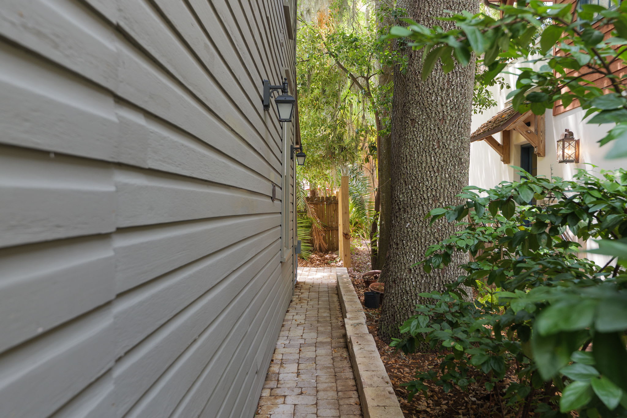 Courtyard Flat | City Center | Hot Tub — photo 17