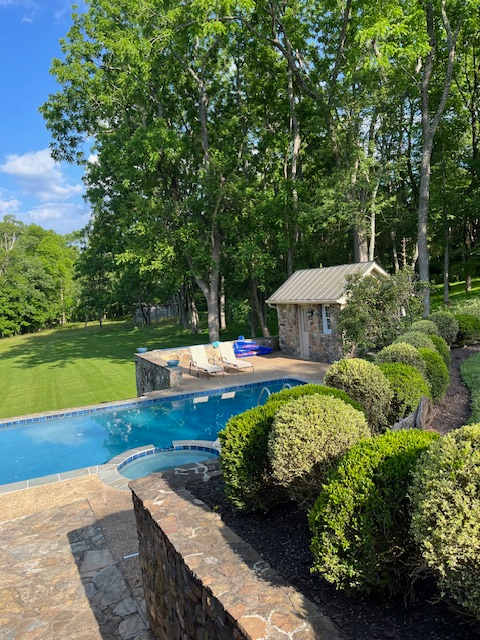 Relaxing Aldie Retreat, with Fireplaces and Pool