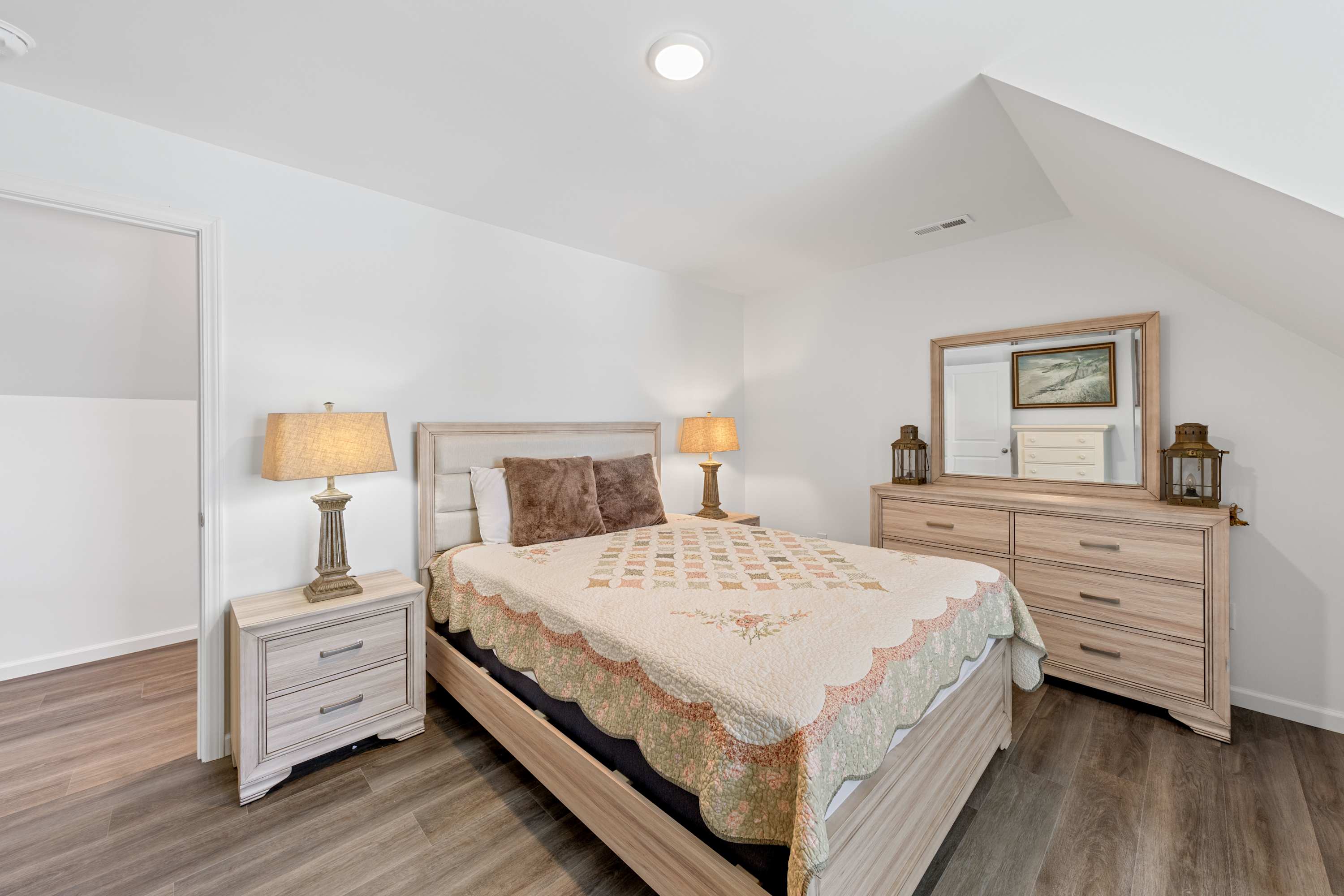 38030 Keenwick Family Home
