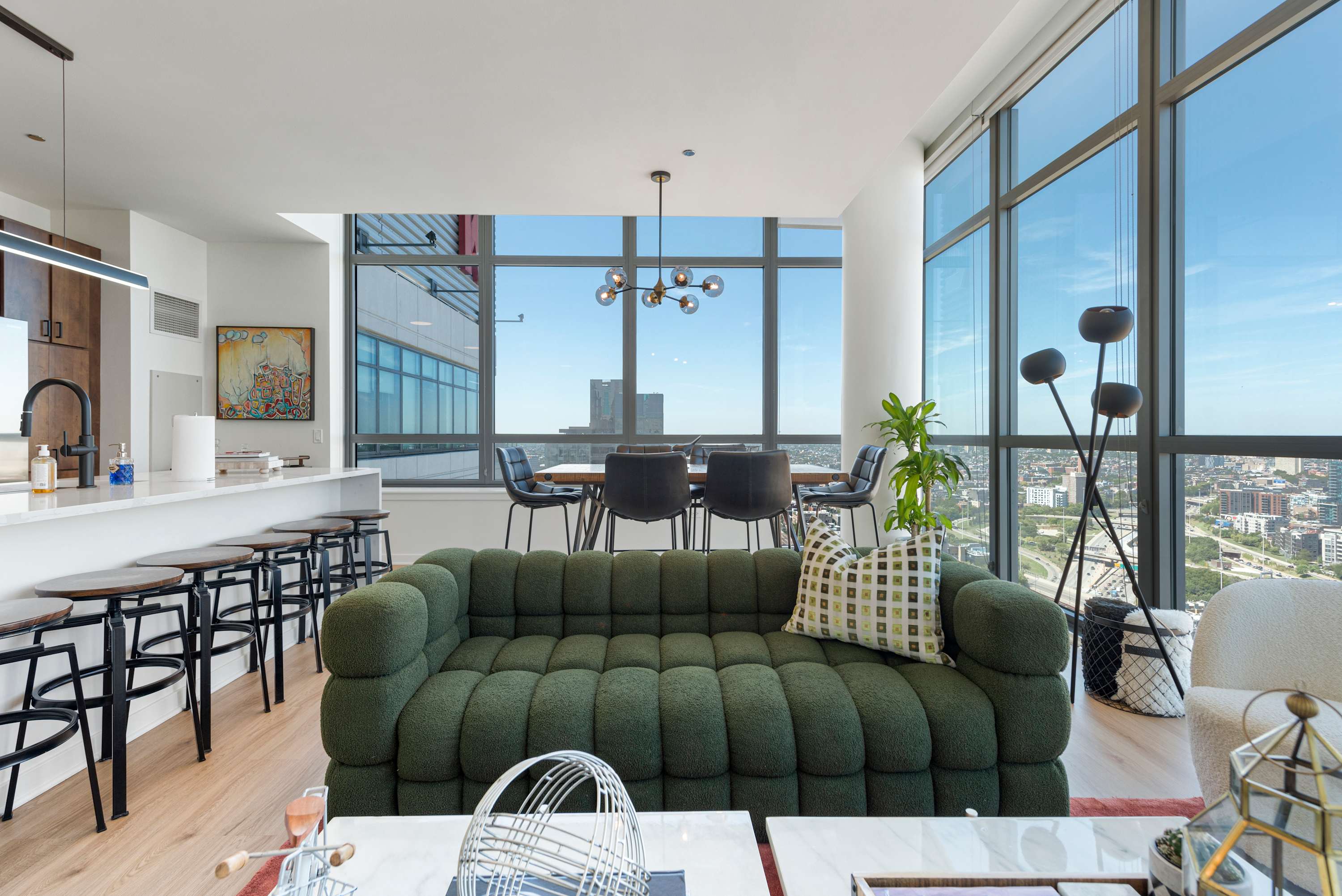 Dual Penthouse Retreat: Perfect For Groups - Chicago