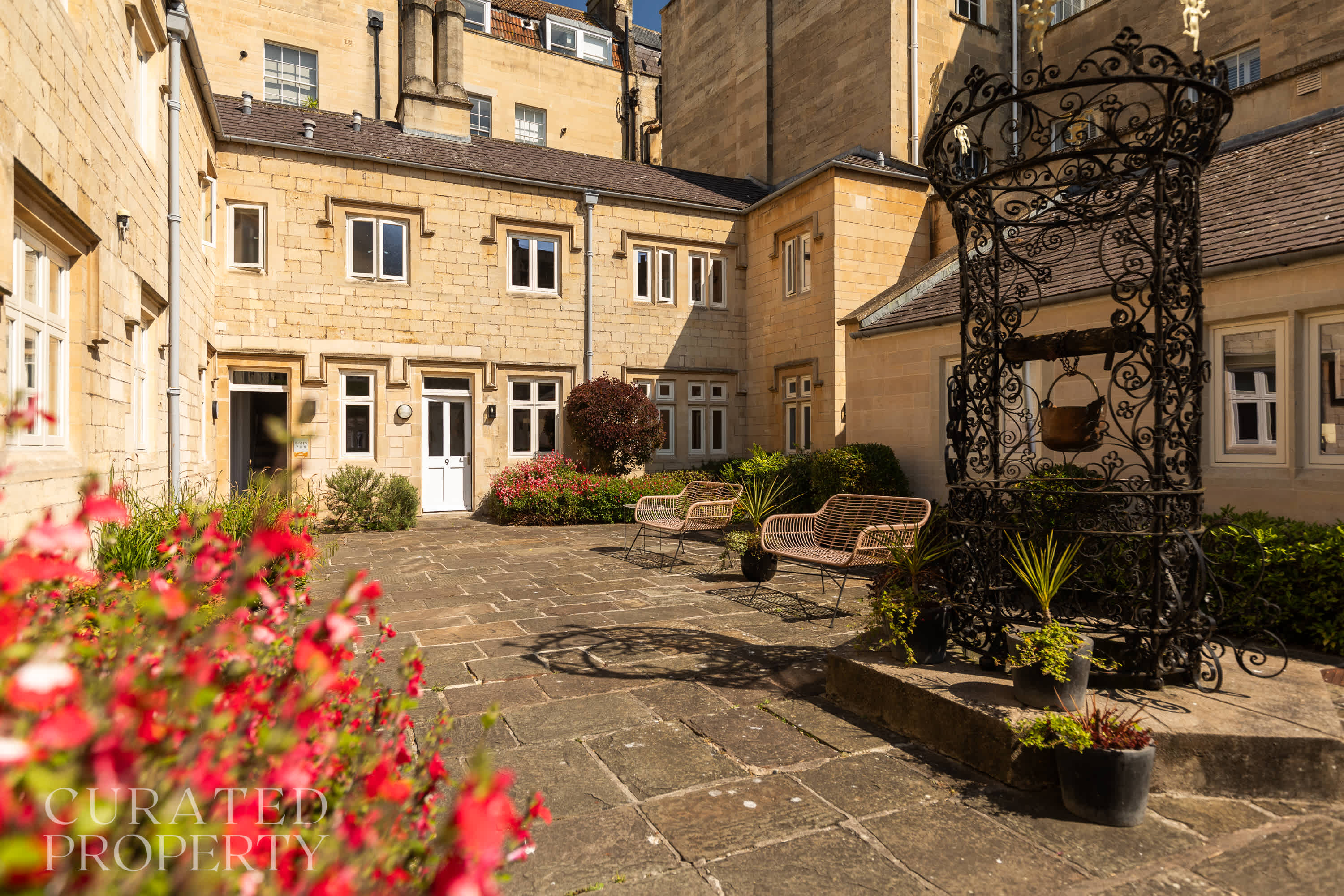 View King Apartment · Courtyard Garden in Bath in Bilbury Lane BA1 1QZ King Apartment · Courtyard Garden in Bath in Bilbury Lane BA1 1QZ - Property image 16 - VivreStays
