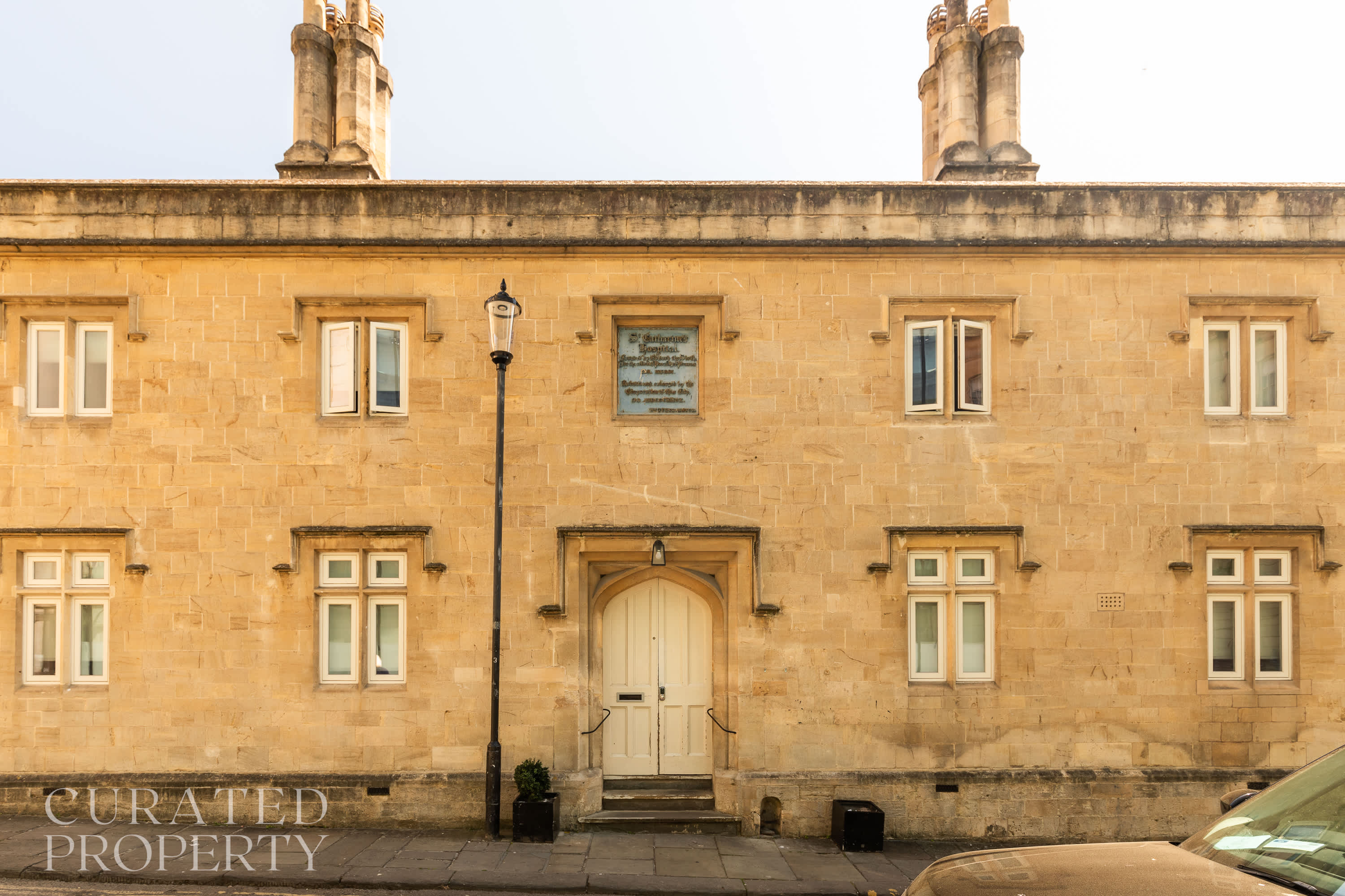 Elegant King Suite · Behind Thermae Spa in Bilbury Lane BA1 1QZ - Property image 4 - VivreStays