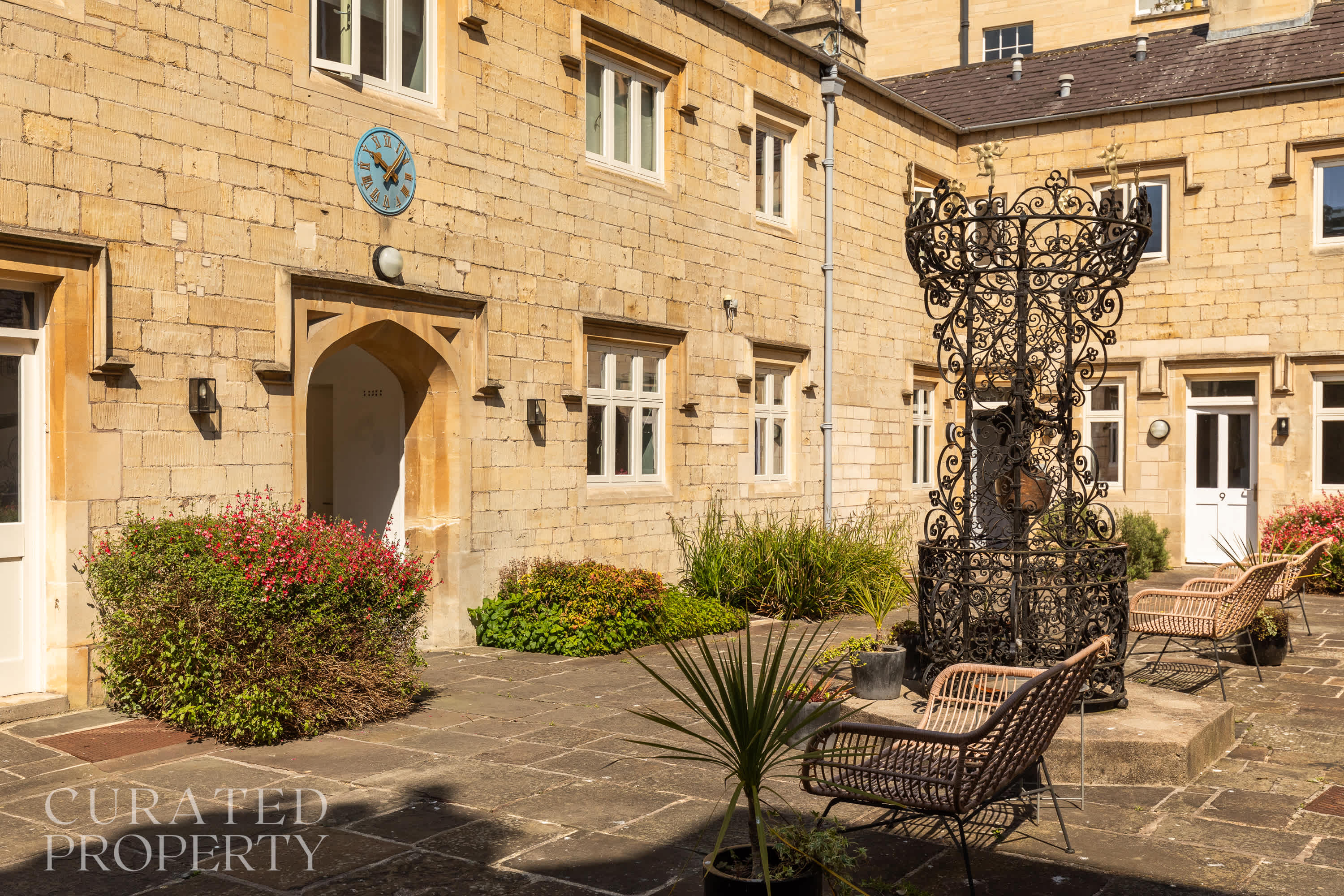 Elegant King Suite · Behind Thermae Spa in Bilbury Lane BA1 1QZ - Property image 5 - VivreStays