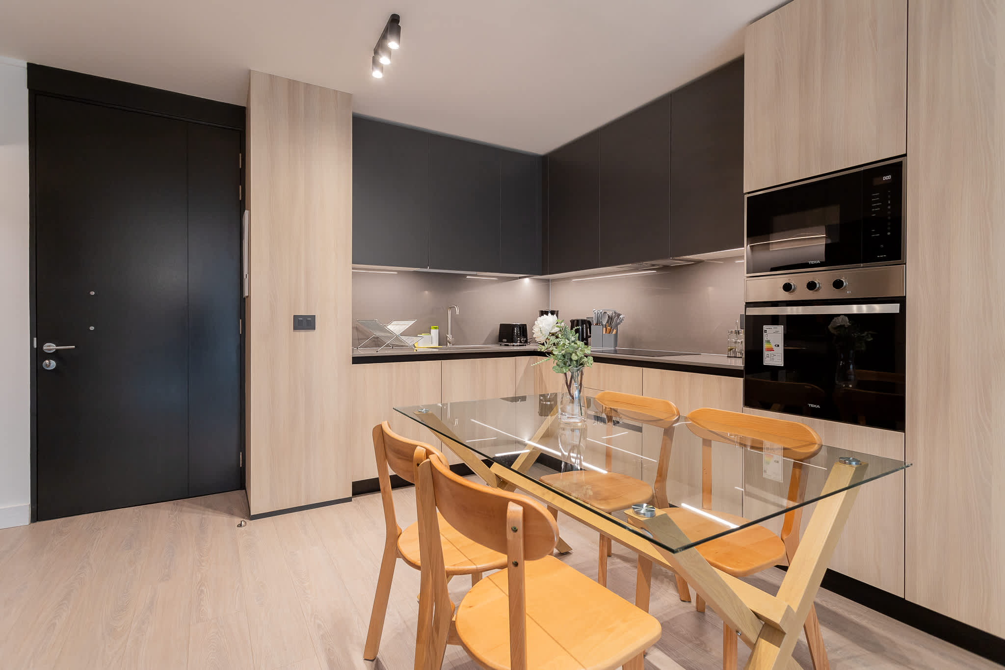 Gather 'round the table. Your perfect space for shared vacation meals.