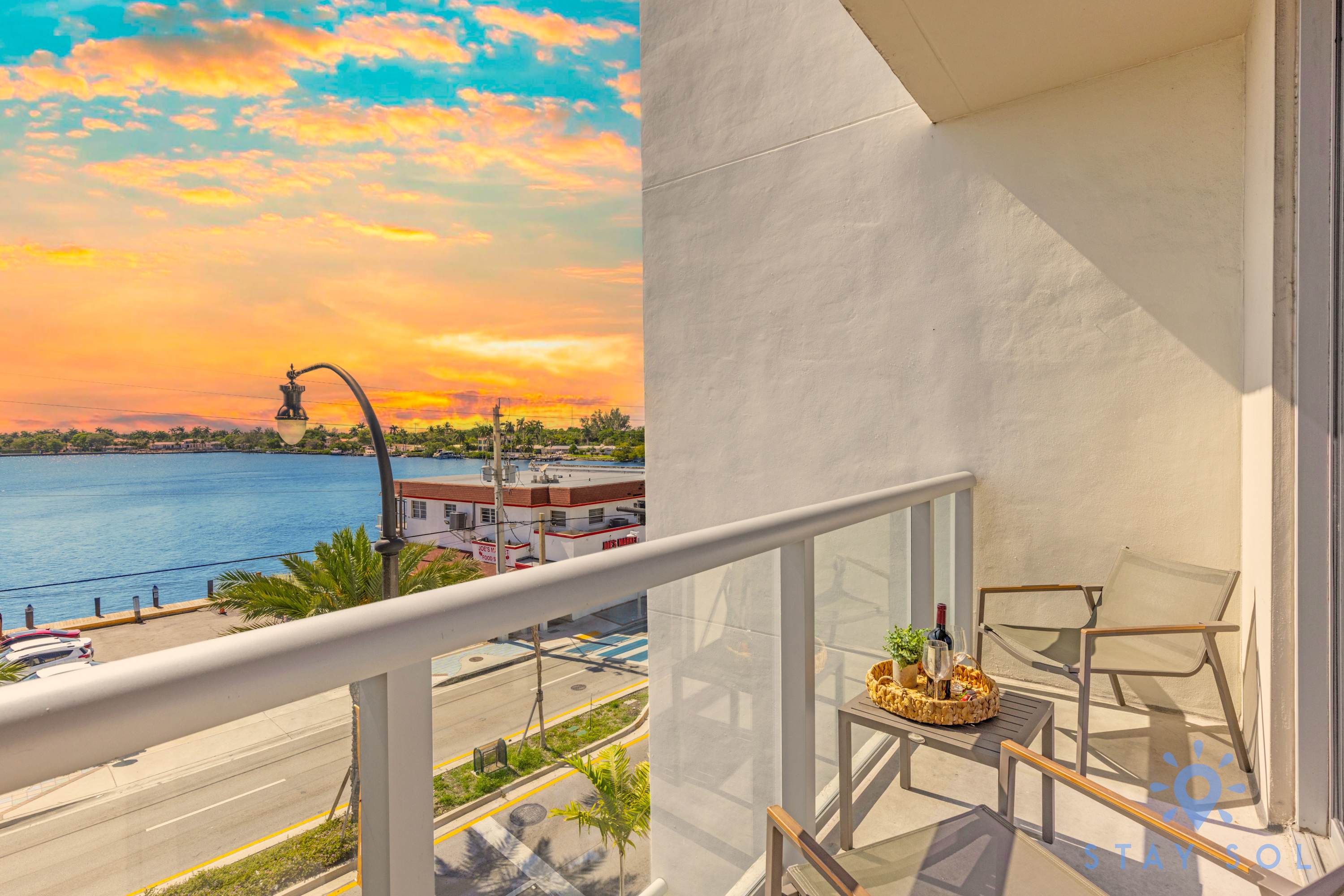 Modern Resort, Rooftop Pool –Walk to Beach