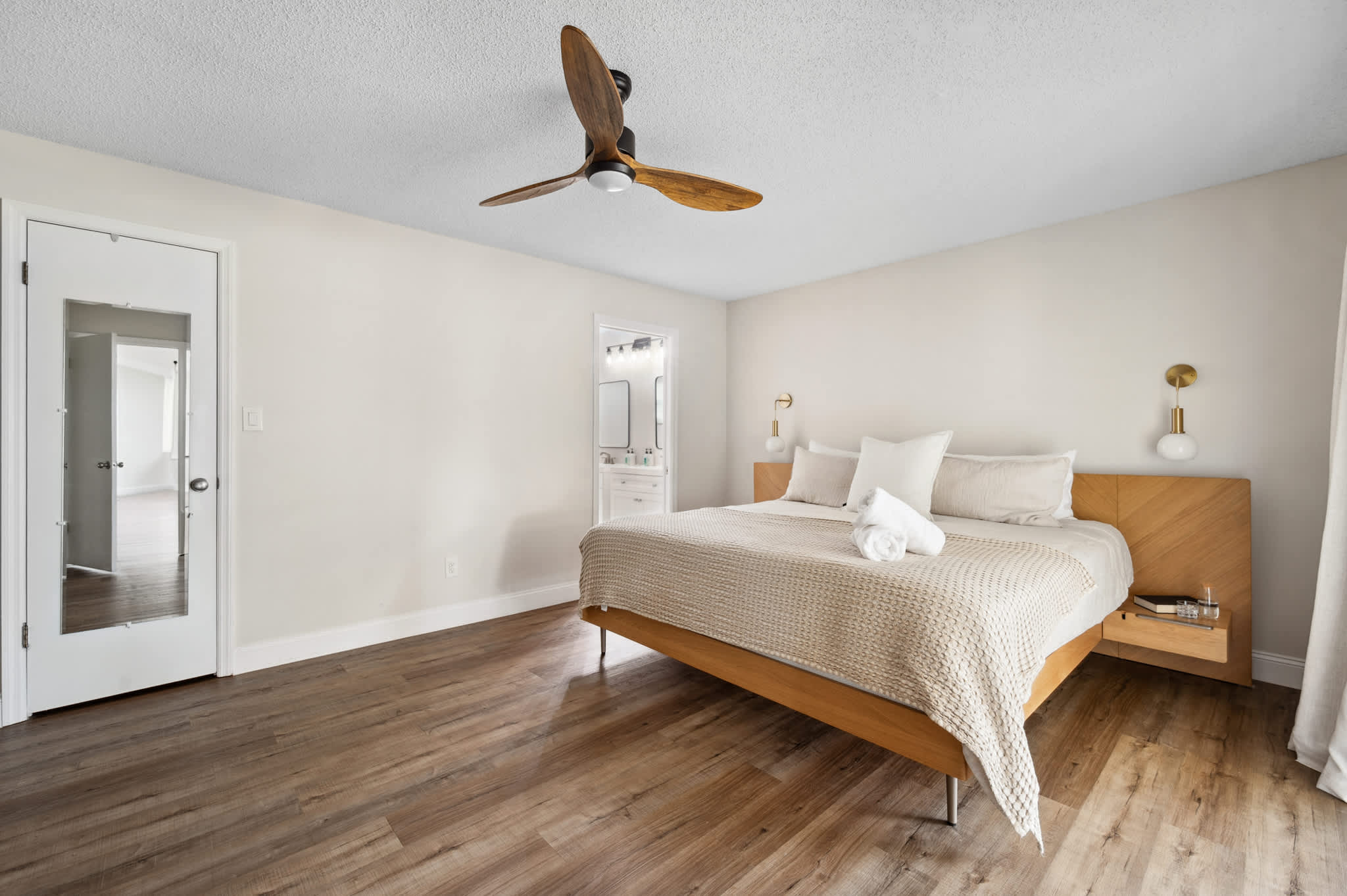 Spacious home w/ screened patio & EV charger