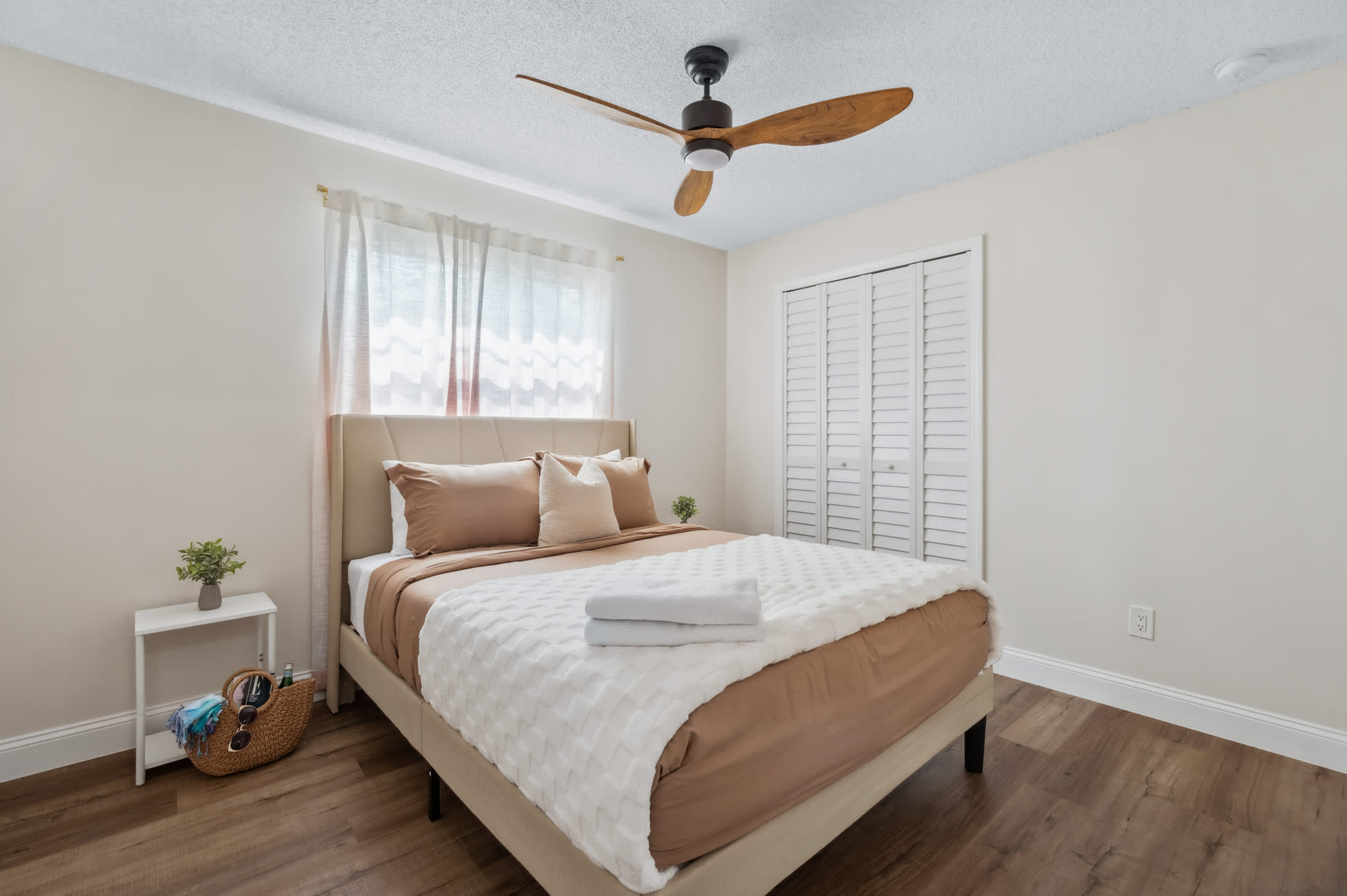 Spacious home w/ screened patio & EV charger