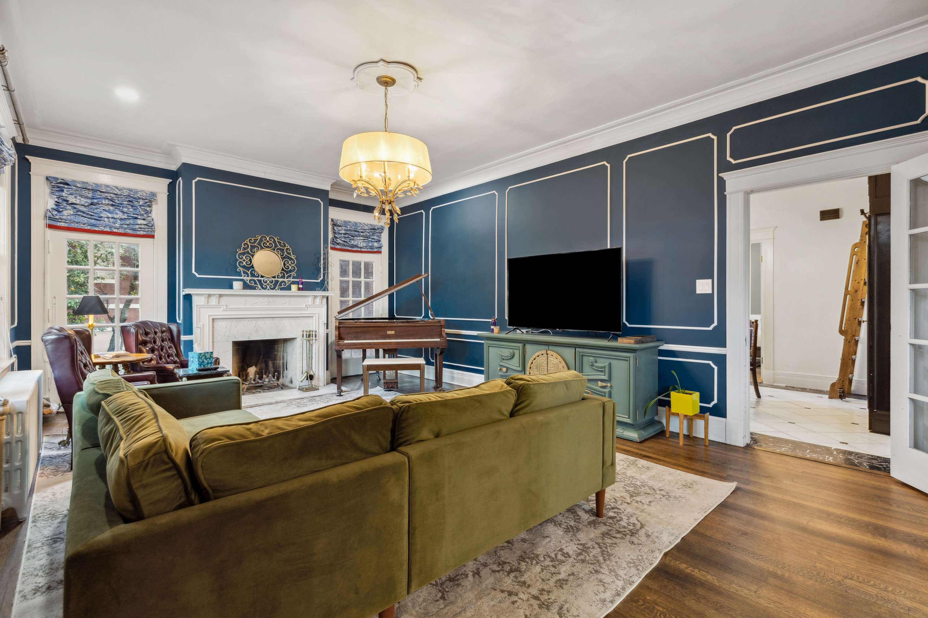 McLean Manor w/ 2 Hot Tubs & Guest House