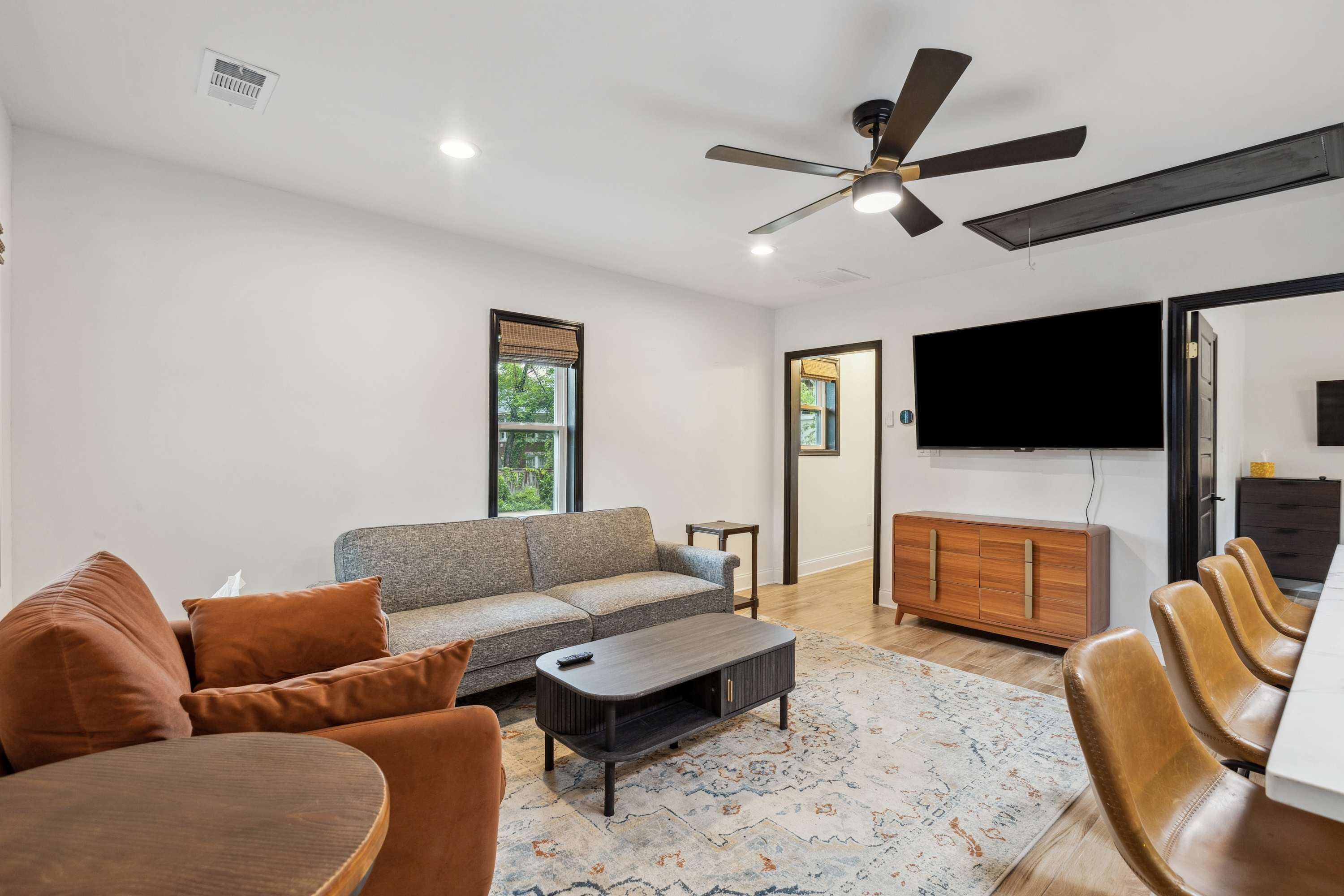 McLean Manor w/Hot Tub (Guest House)