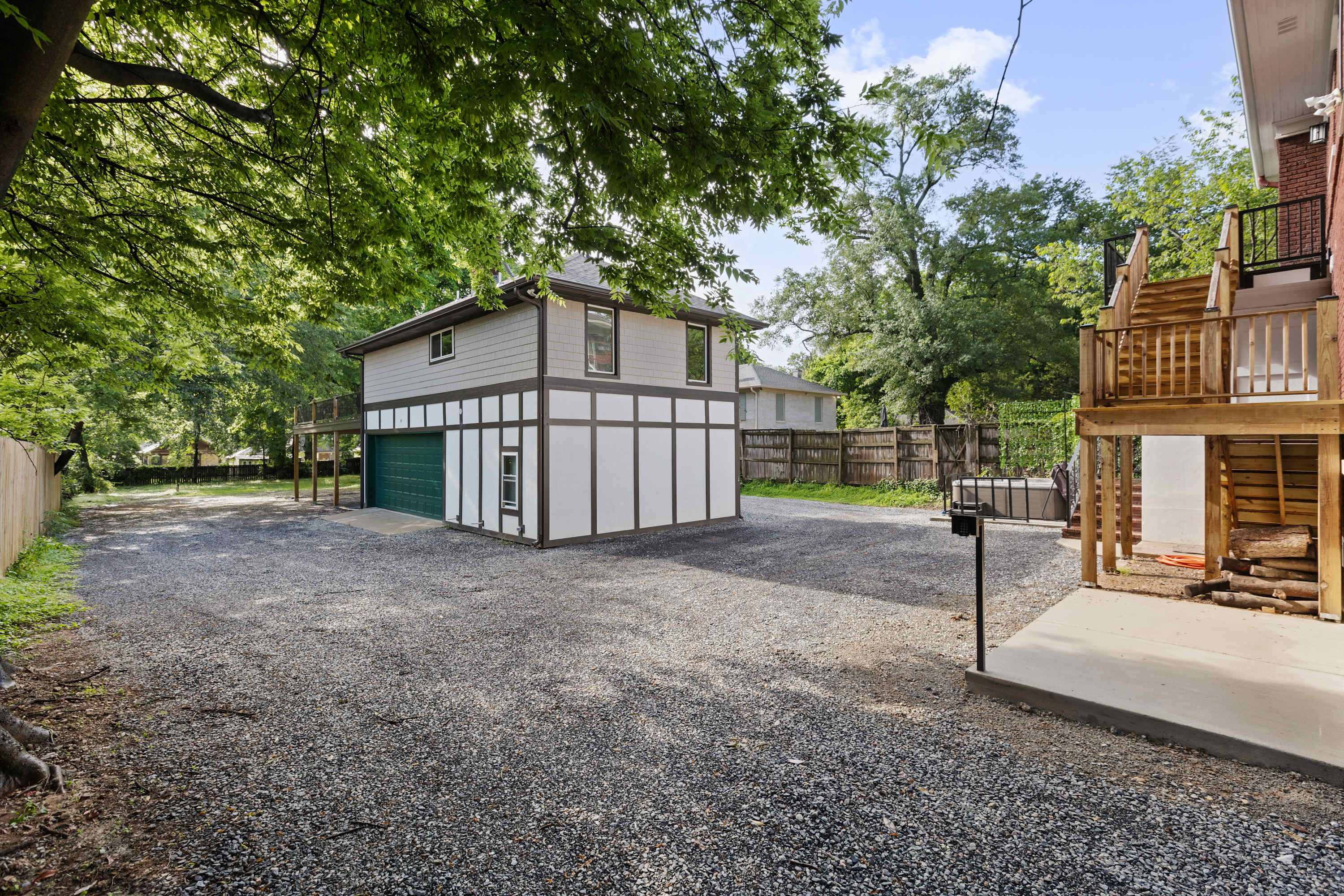 McLean Manor w/Hot Tub (Guest House)